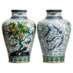 Vasi decorativi in Cloisonné Cinese con Simboli di Prosperità e Armonia