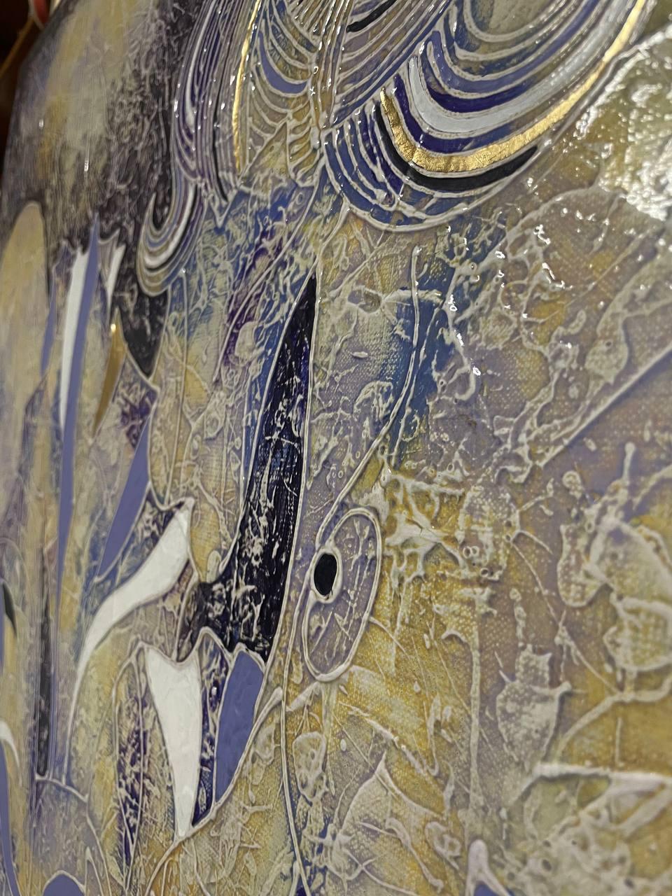 Iride se baigne dans un arc-en-ciel - Gris Figurative Painting par Vasili Zianko