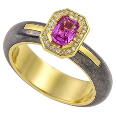 Vasilis Giampouras, bague de fiançailles en saphir rose et titane