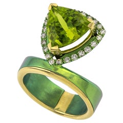 Vasilis Giampouras Unique Peridot Trillion-Cut Green Ring