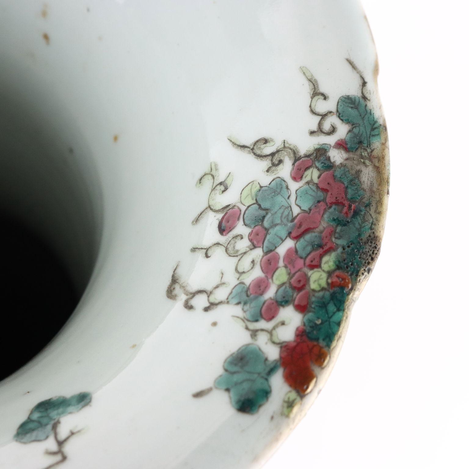 Baluster Vase in Porcelain China Guangxu Era (1875-1908) For Sale 4