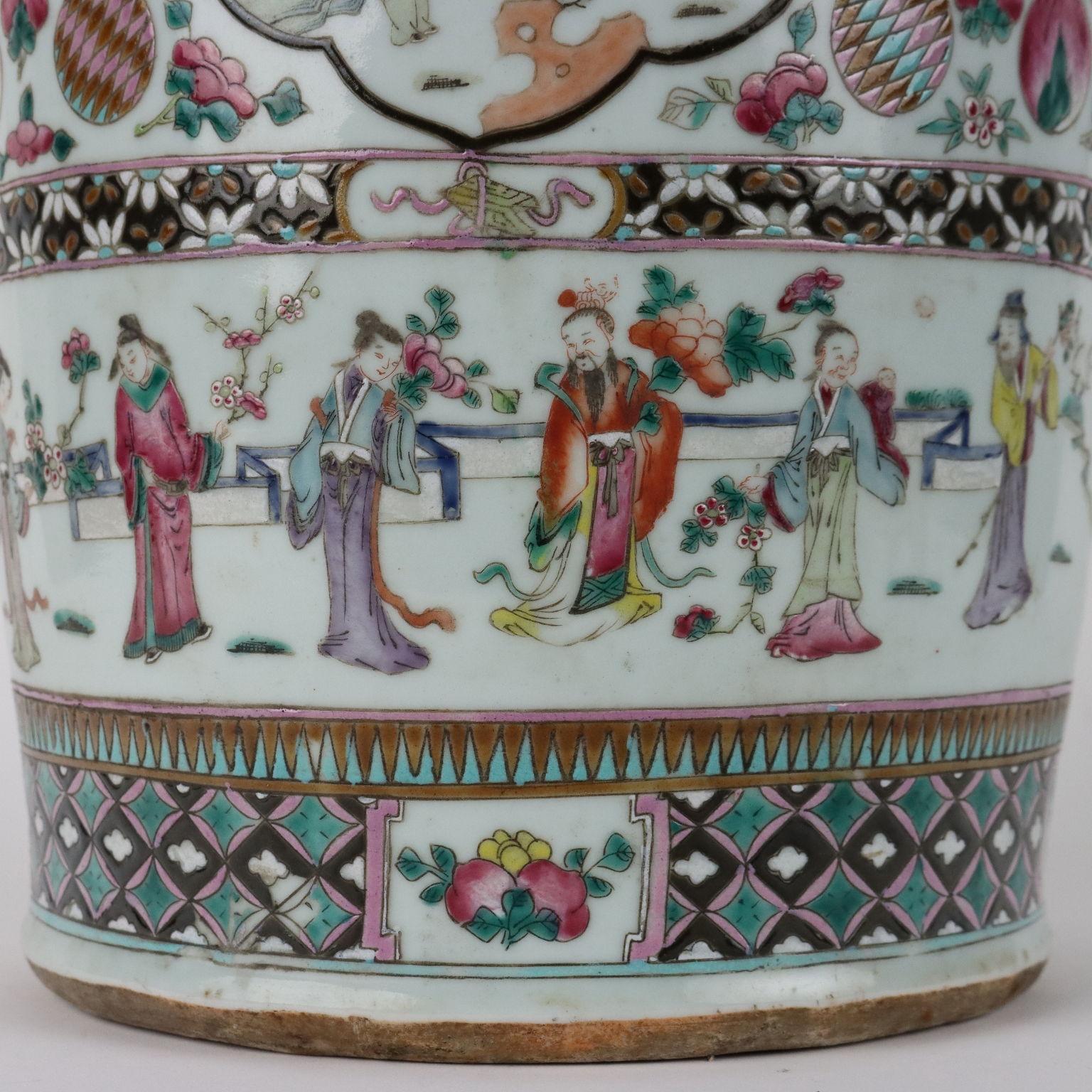 Baluster Vase in Porcelain China Guangxu Era (1875-1908) For Sale 2