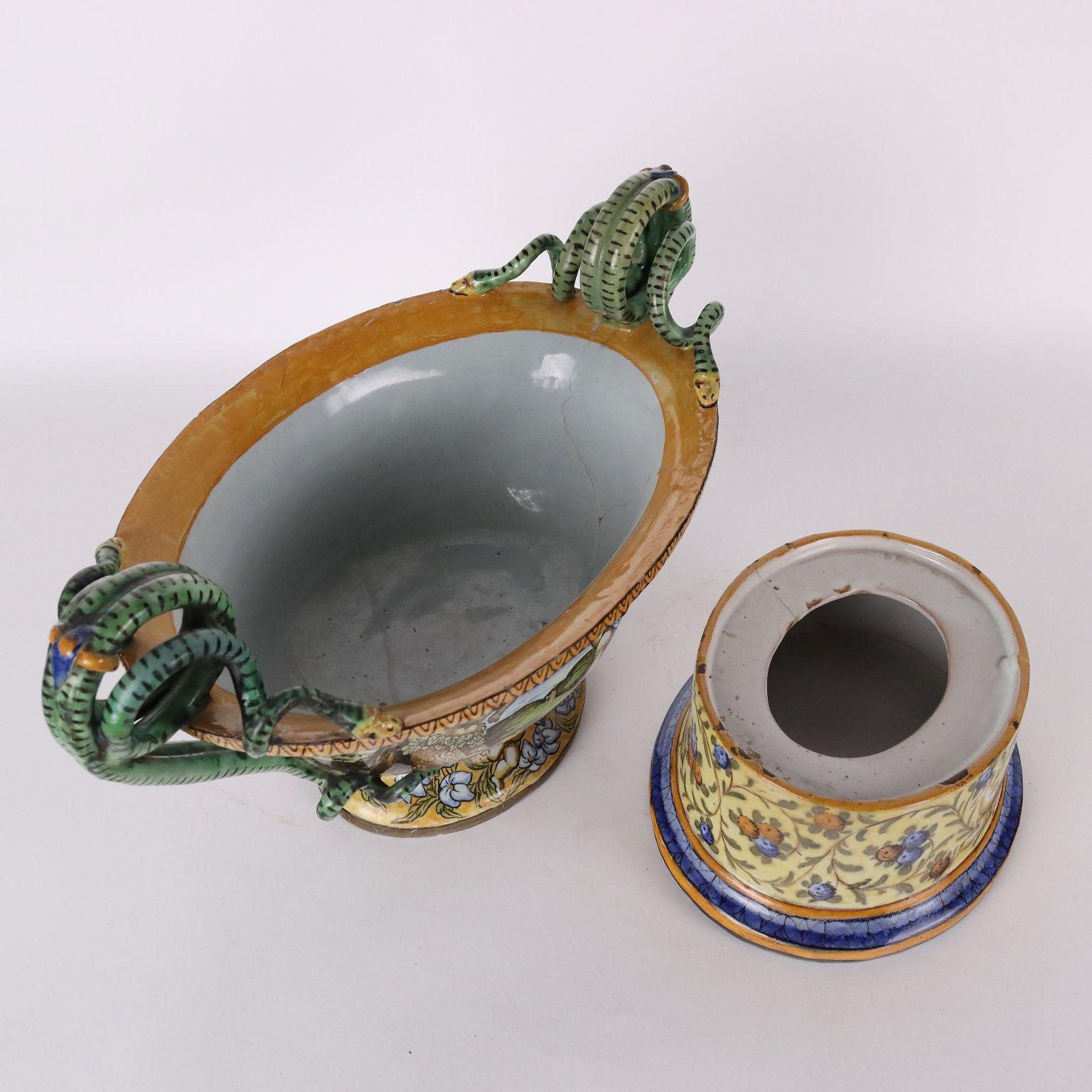 Vase cratère en maïolique Manufacture de Naples Italie Fin du 19e siècle en vente 3