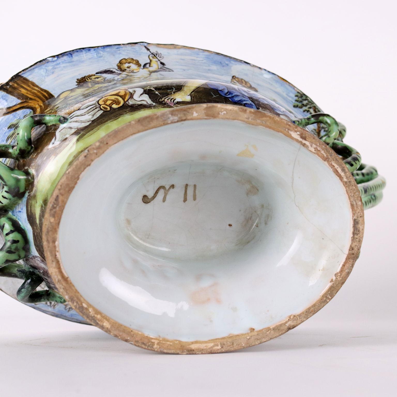 Vase cratère en maïolique Manufacture de Naples Italie Fin du 19e siècle en vente 5