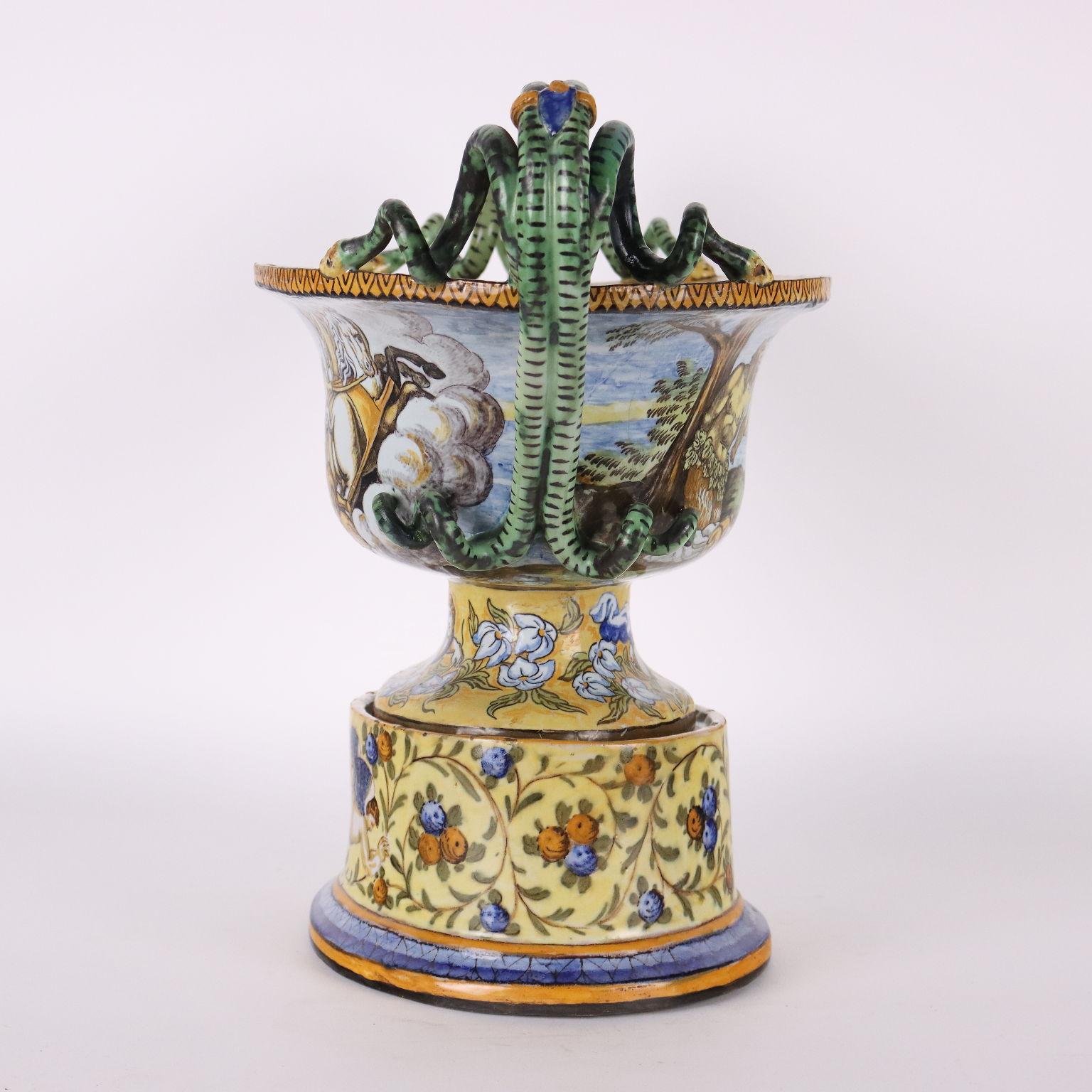 Vase cratère en maïolique Manufacture de Naples Italie Fin du 19e siècle en vente 1