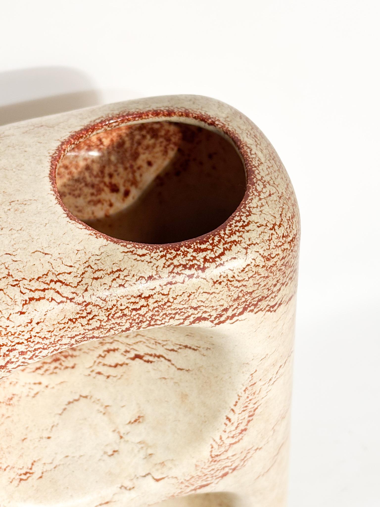 Italiano Vaso a Forma Astratta con Doppio Buco Anni 60 in vendita