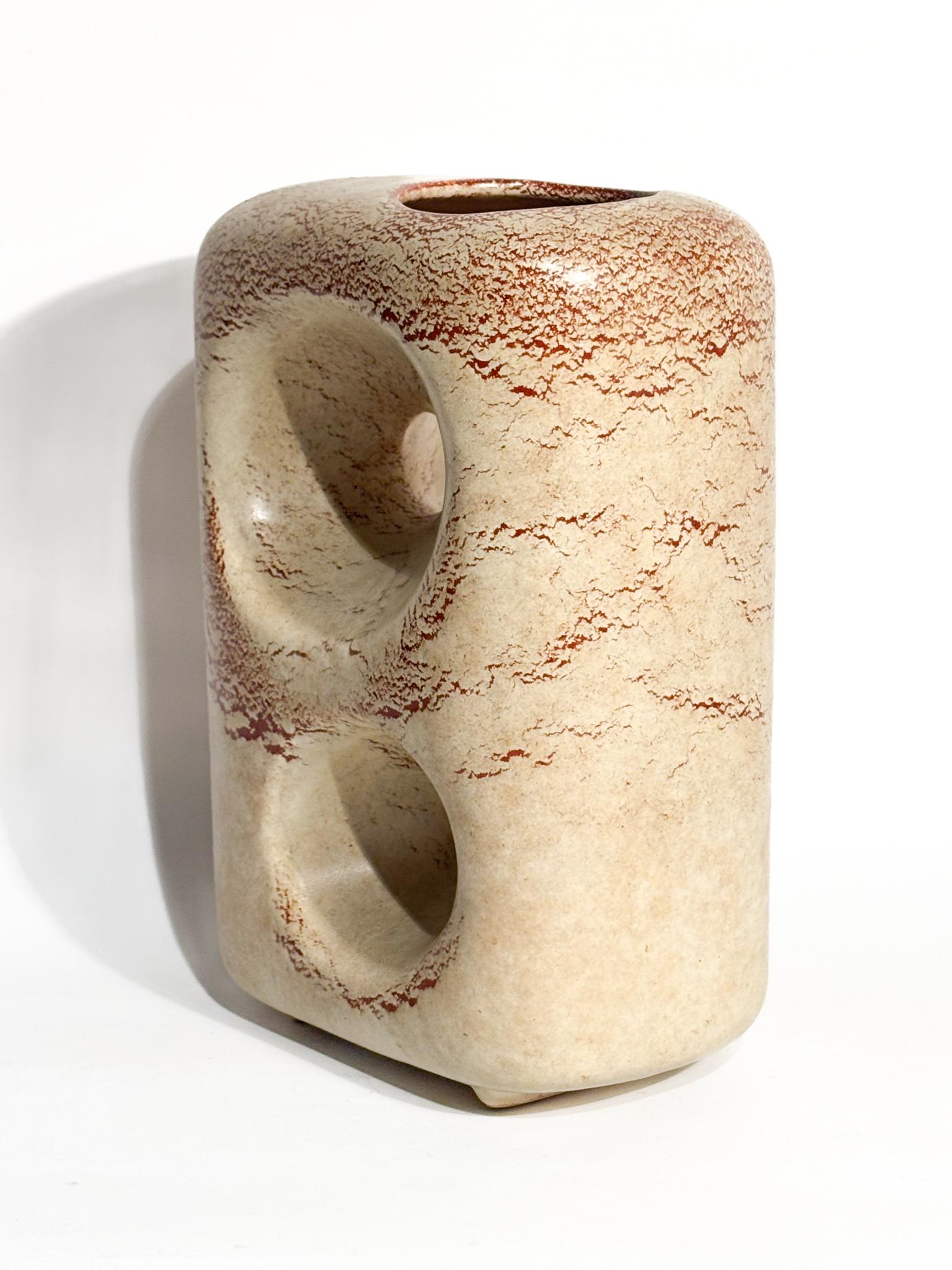Vaso a Forma Astratta con Doppio Buco Anni 60 In condizioni buone in vendita a Milano, MI