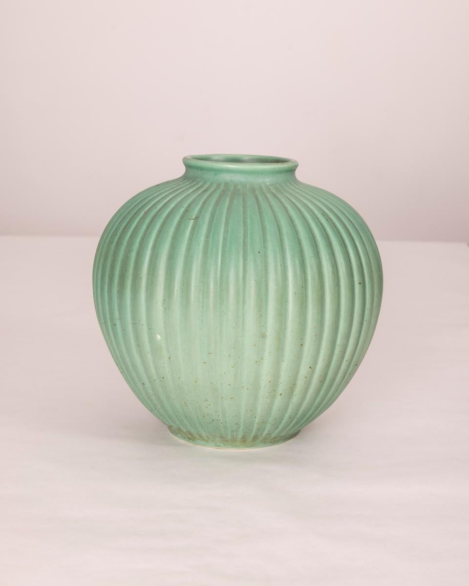 Italian 1950s green ceramic vase designed by Giovanni Gariboldi for Richard Ginori For Sale