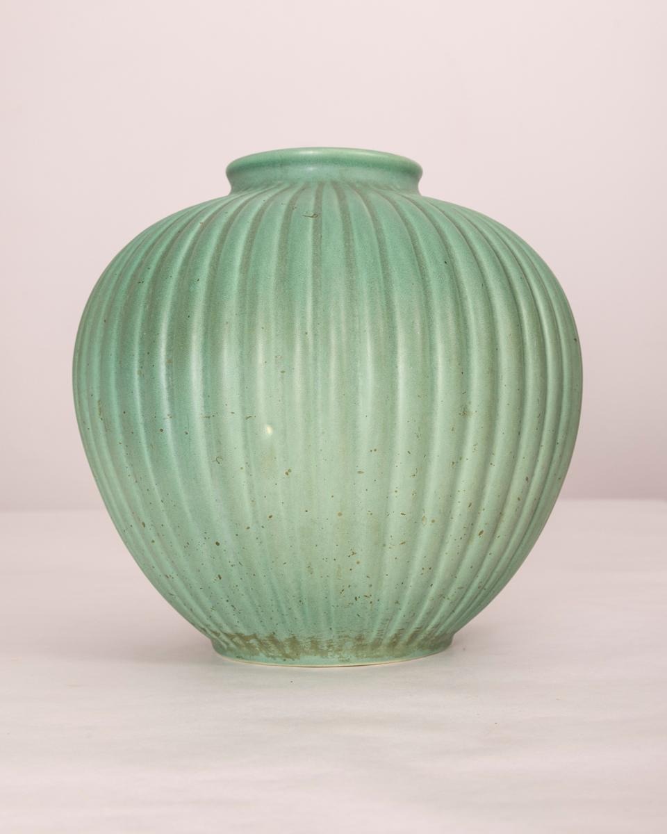 Ceramic 1950s green ceramic vase designed by Giovanni Gariboldi for Richard Ginori For Sale