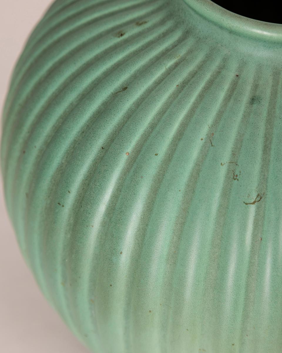1950s green ceramic vase designed by Giovanni Gariboldi for Richard Ginori For Sale 1