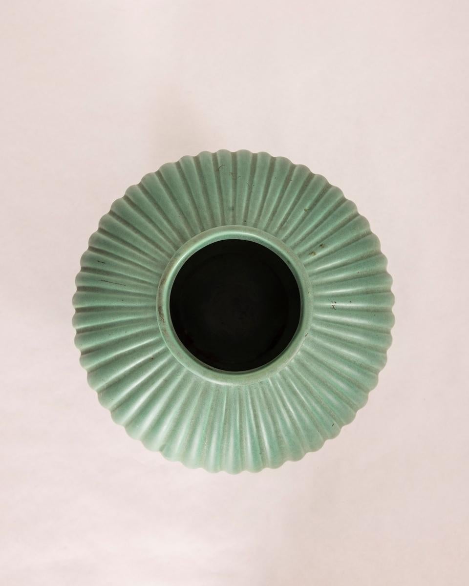 1950s green ceramic vase designed by Giovanni Gariboldi for Richard Ginori For Sale 3