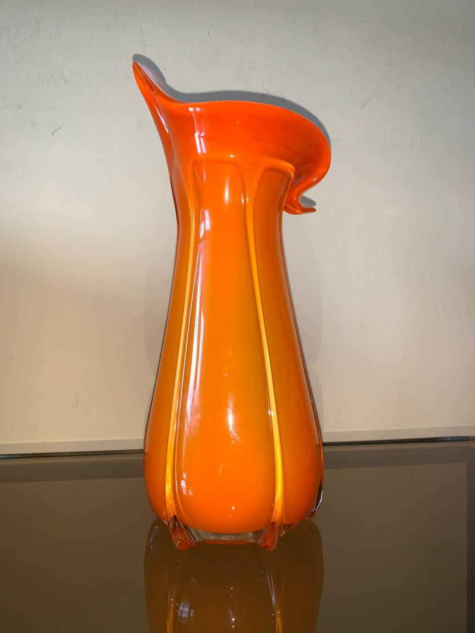 Manner of Loetz Czech Orange Tango Glass Art Deco Vase In Good Condition For Sale In Palermo, IT