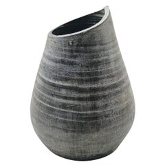 Handgefertigte Vase in organischer Form mit anthrazitfarbener Struktur, Italien, 1970er Jahre