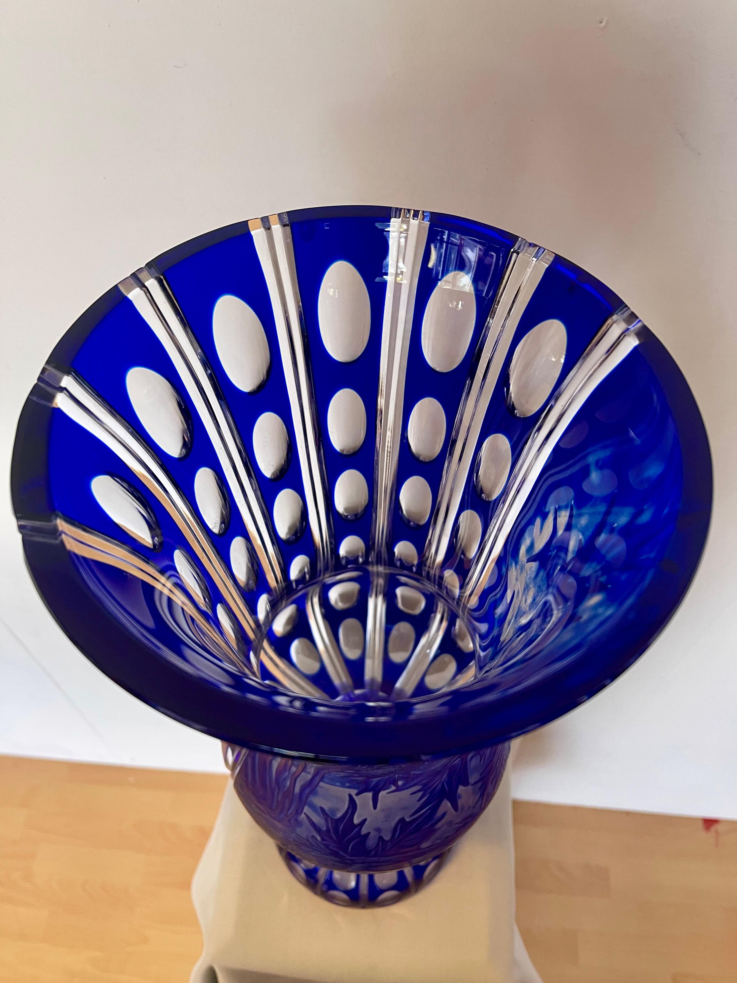 Fatto a mano Vaso Artistico in Cristallo Blu Cobalto Inciso a Mano – Opera Unica in vendita