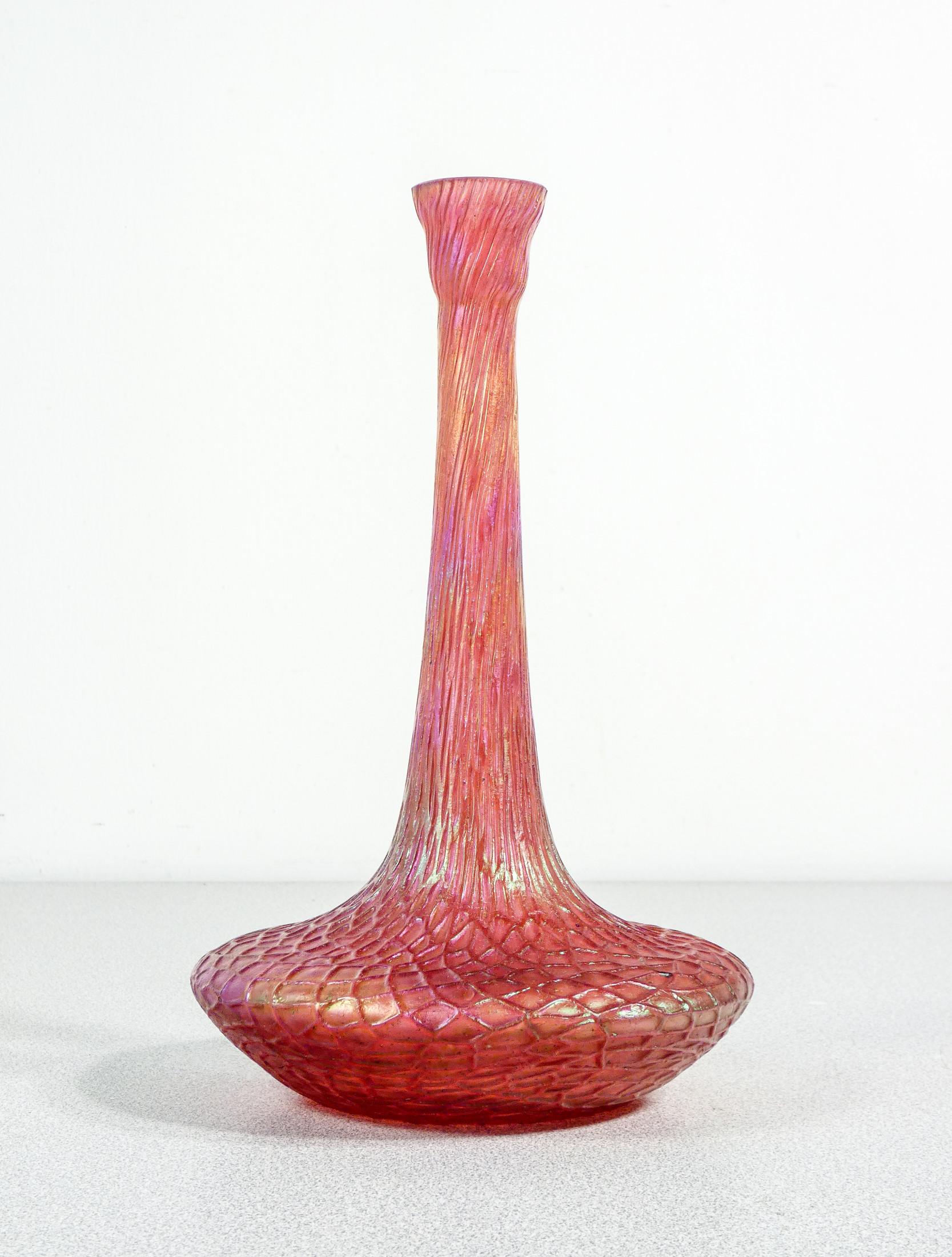 Vase, Flasche aus mundgeblasenem irisierendem Glas LOETZ. Österreich, 1900er Jahre (Austrian) im Angebot