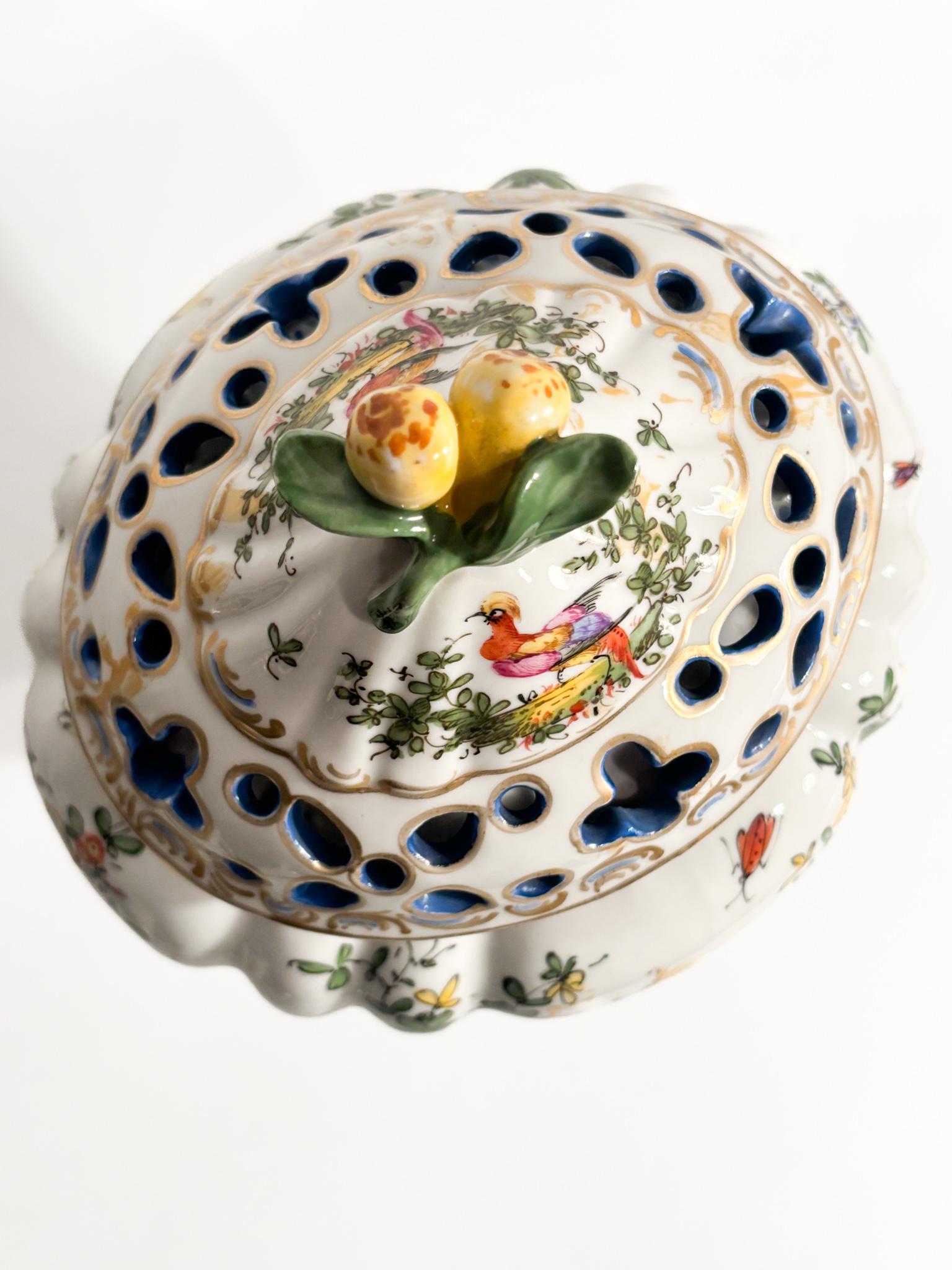 Vaso Brucia Profumo in Porcellana Francese Dipinto a Mano Anni 20 in vendita 8