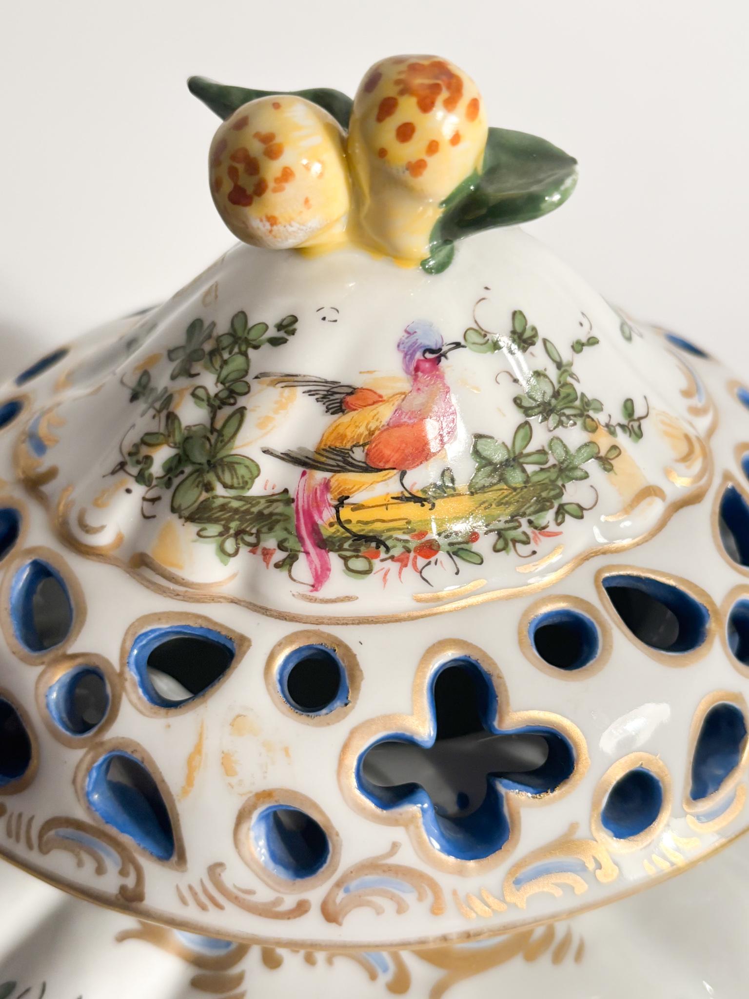 Vaso Brucia Profumo in Porcellana Francese Dipinto a Mano Anni 20 in vendita 11