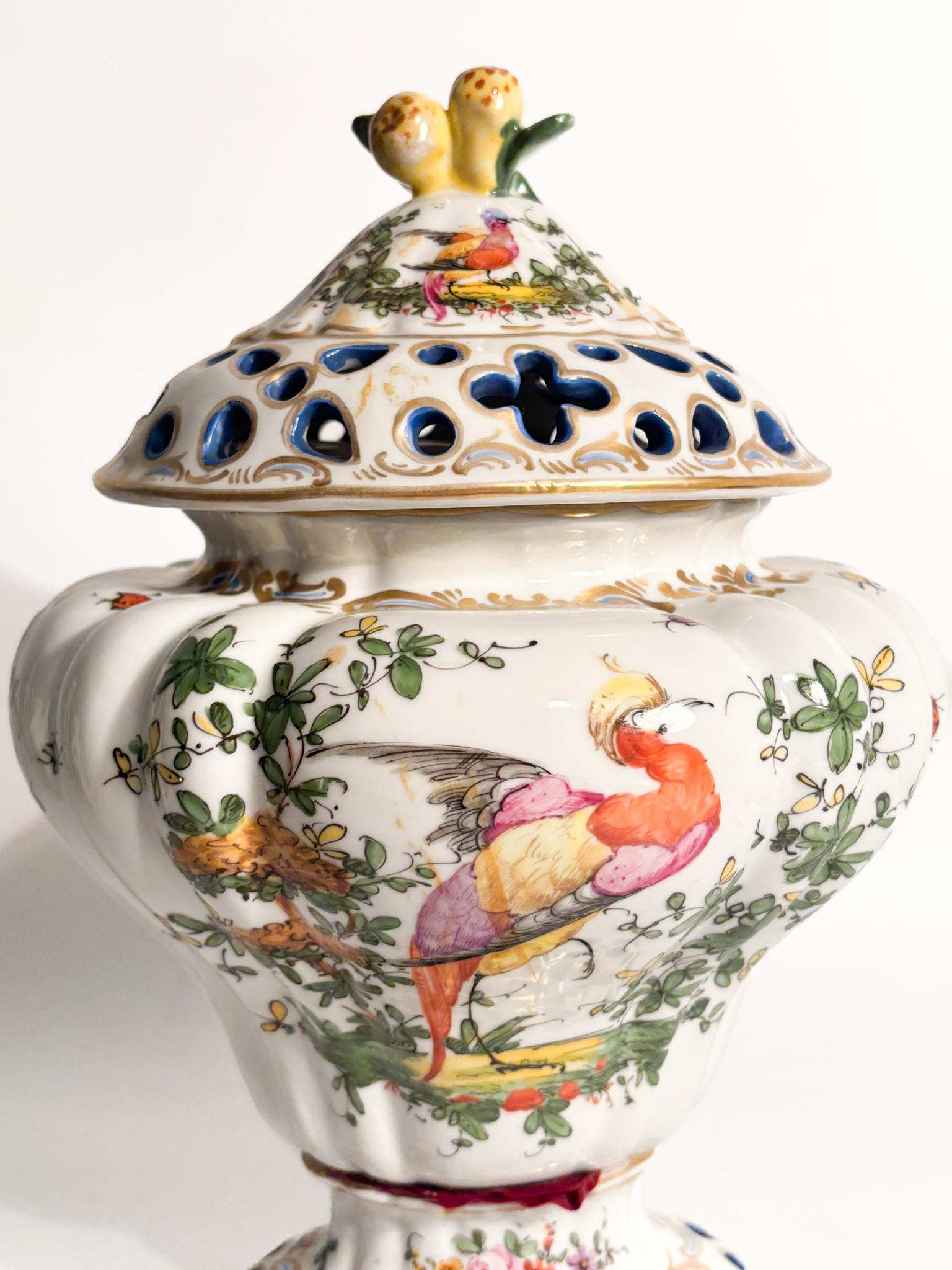 Vaso Brucia Profumo in Porcellana Francese Dipinto a Mano Anni 20 in vendita 1