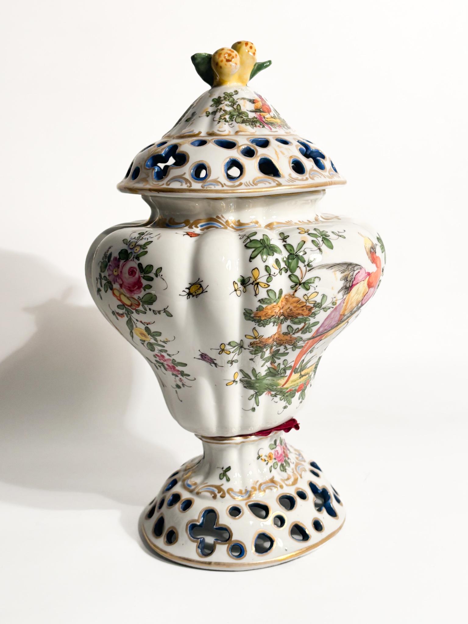 Vaso Brucia Profumo in Porcellana Francese Dipinto a Mano Anni 20 in vendita 2