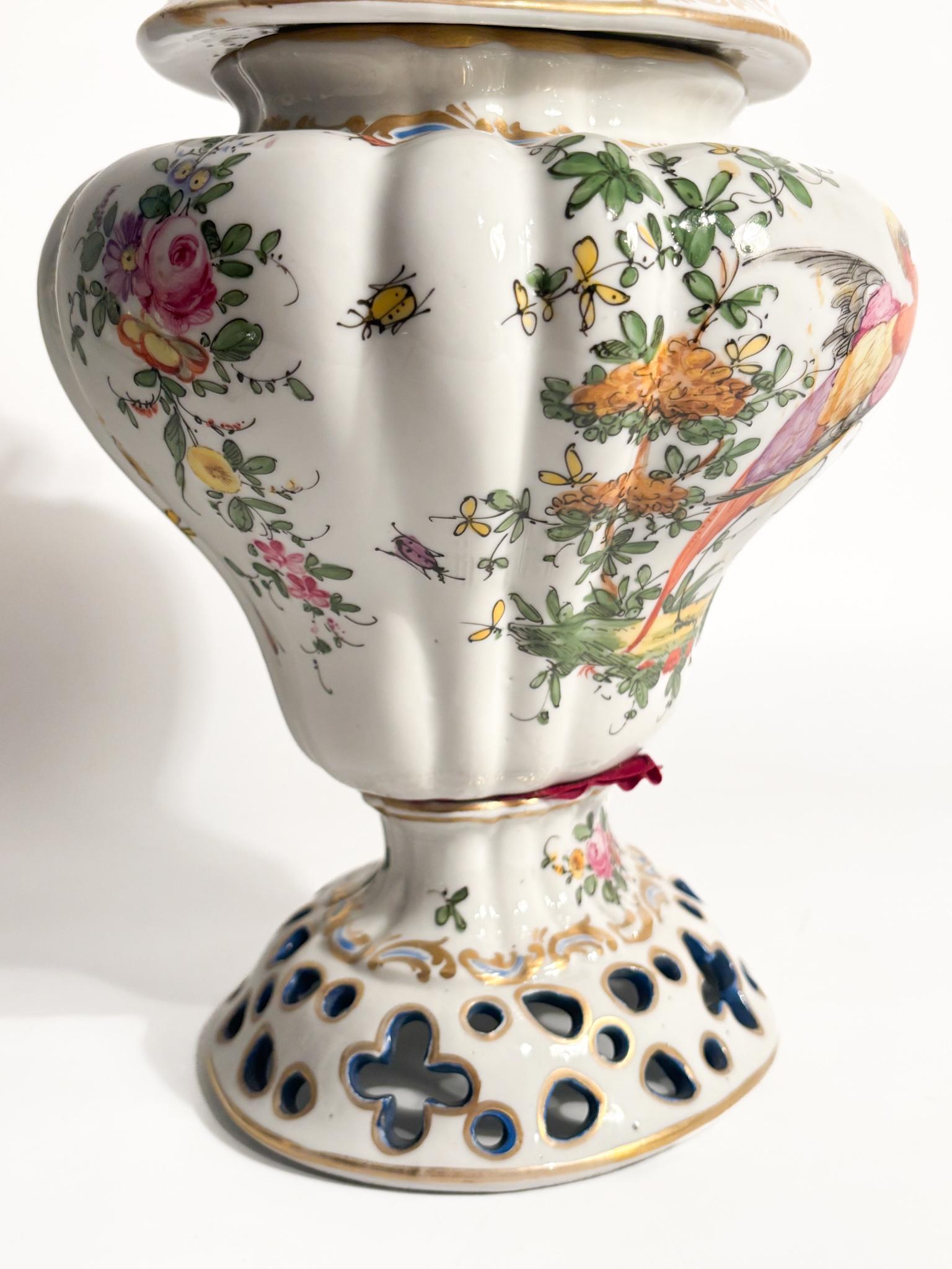 Vaso Brucia Profumo in Porcellana Francese Dipinto a Mano Anni 20 in vendita 3