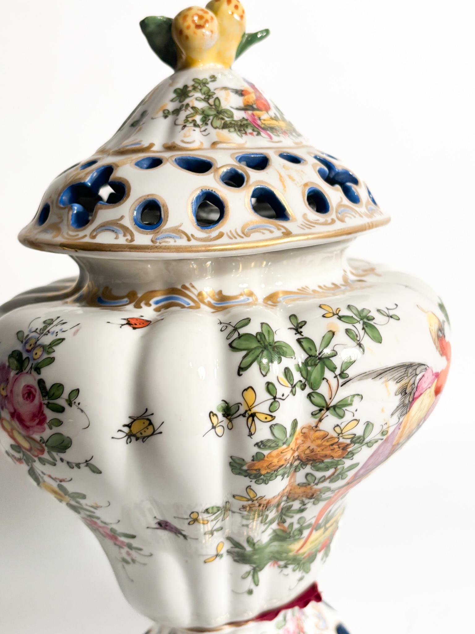 Vaso Brucia Profumo in Porcellana Francese Dipinto a Mano Anni 20 in vendita 4