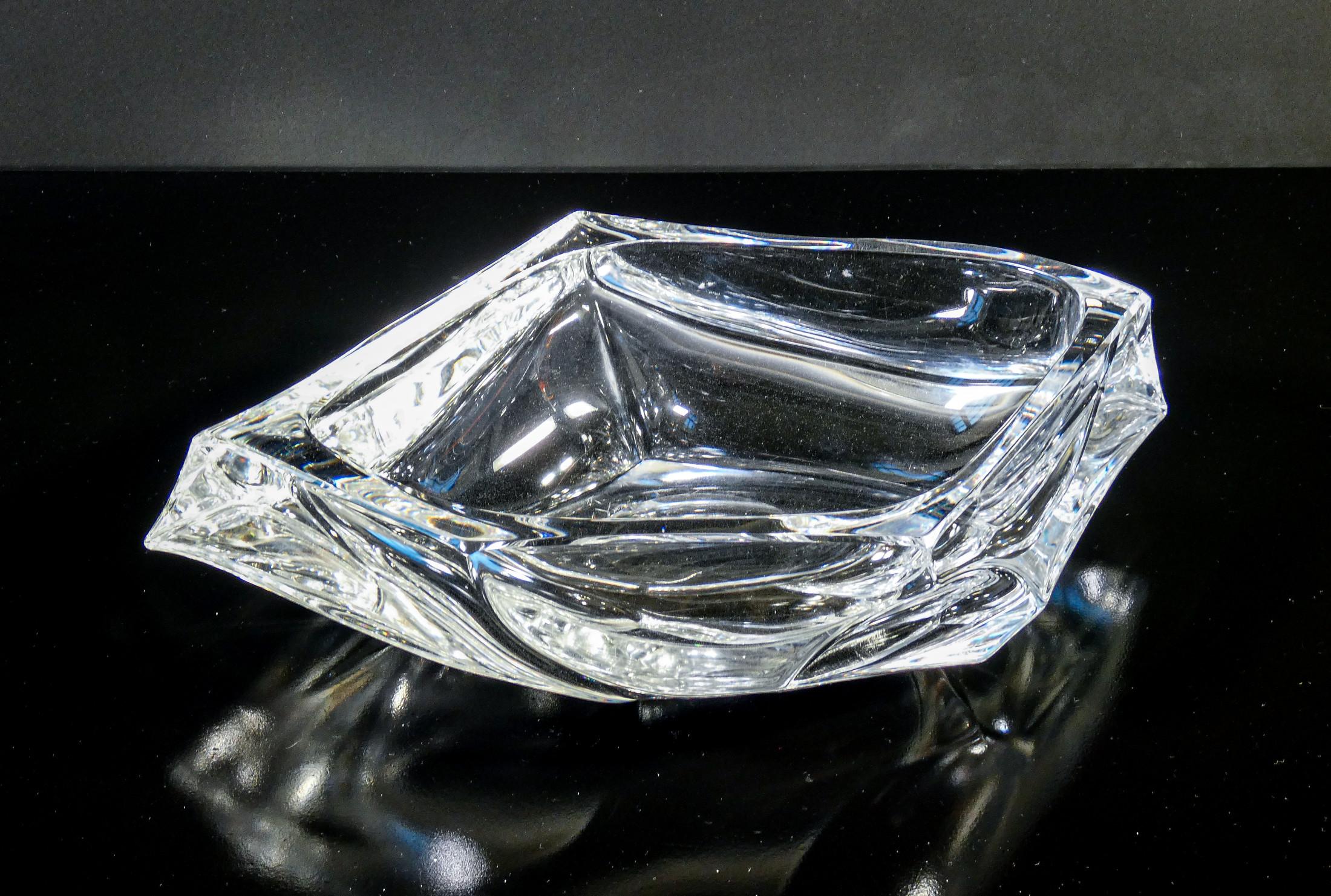 French Centerpiece vase, crystal tray signed DAUM. France, XXth c. For Sale