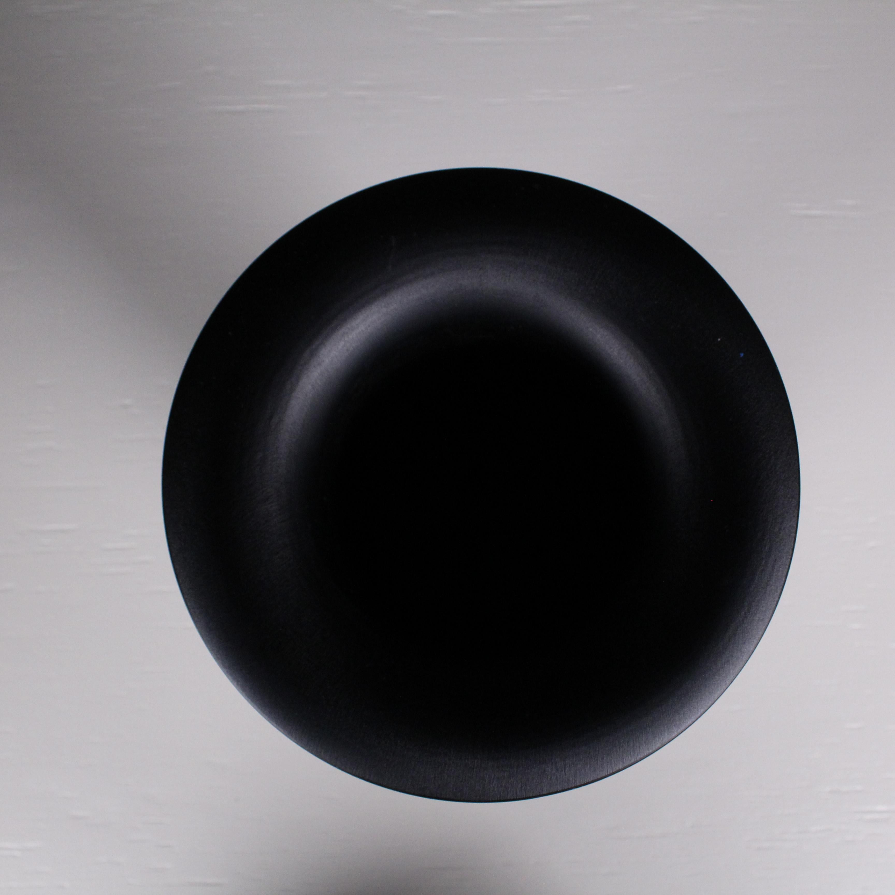 Metallo Vaso cilindrico in metallo nero, 1970 circa in vendita
