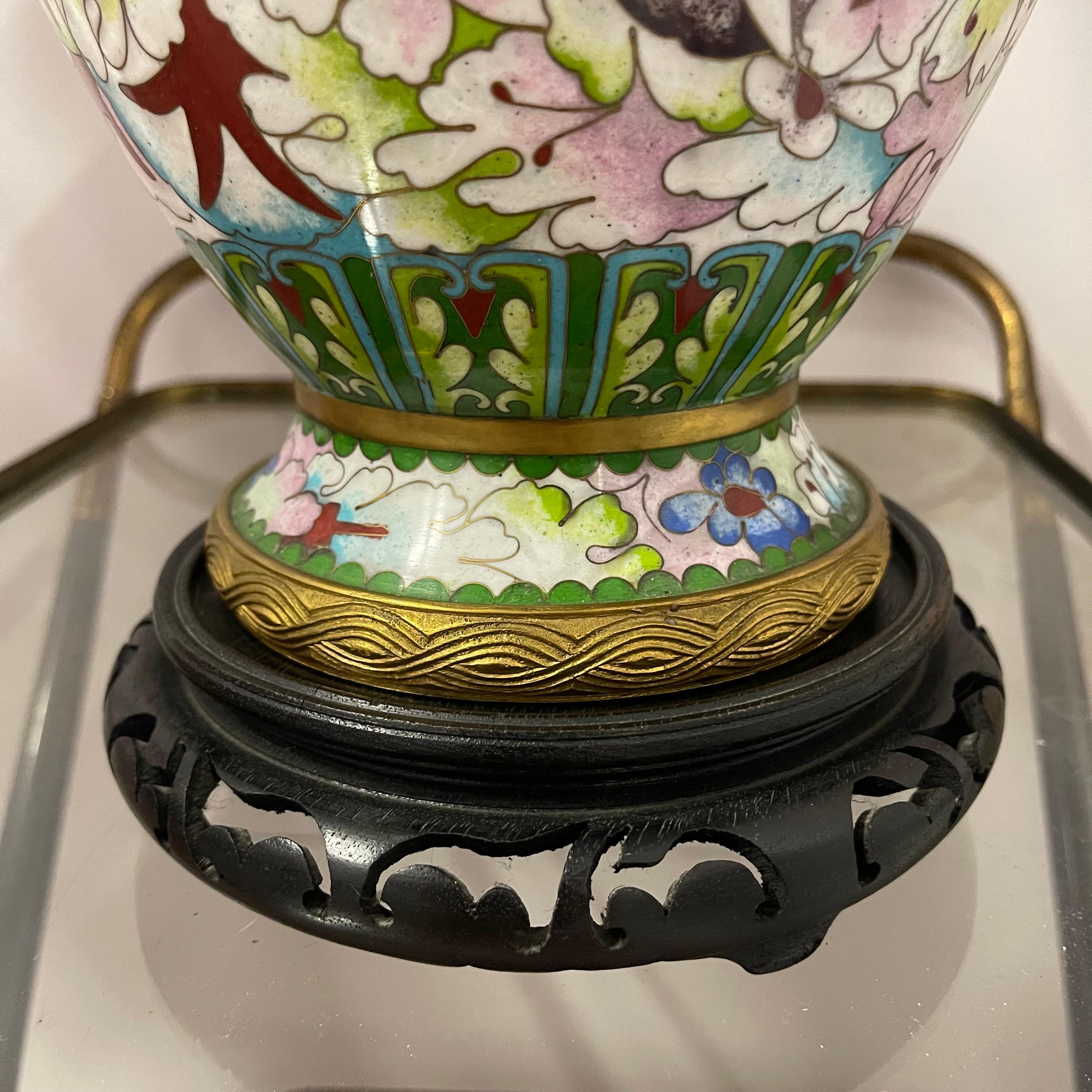Chinoiserie Vaso Cinese Cloisonné con Decorazioni Floreali, Anni '60 For Sale
