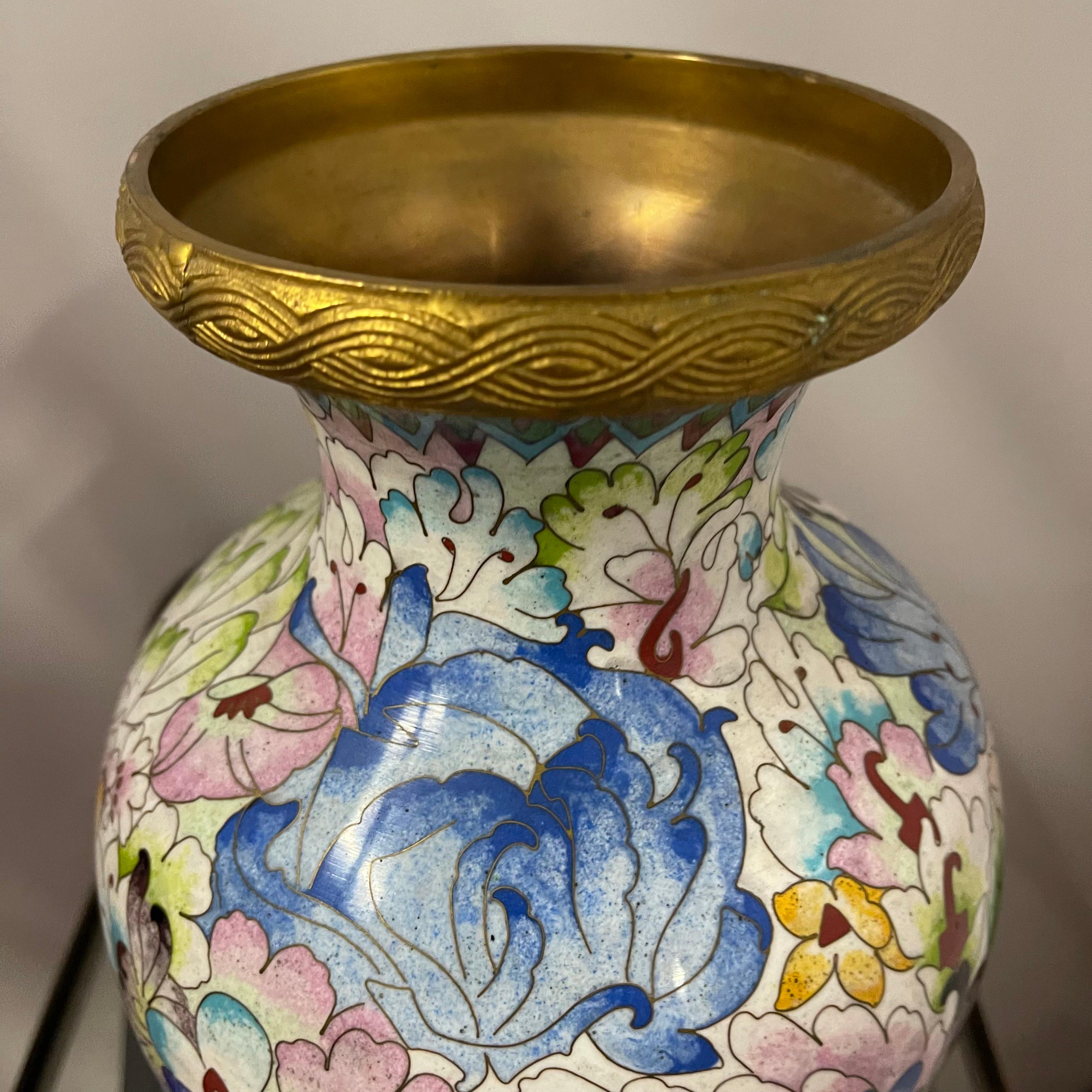 East Asian Vaso Cinese Cloisonné con Decorazioni Floreali, Anni '60 For Sale