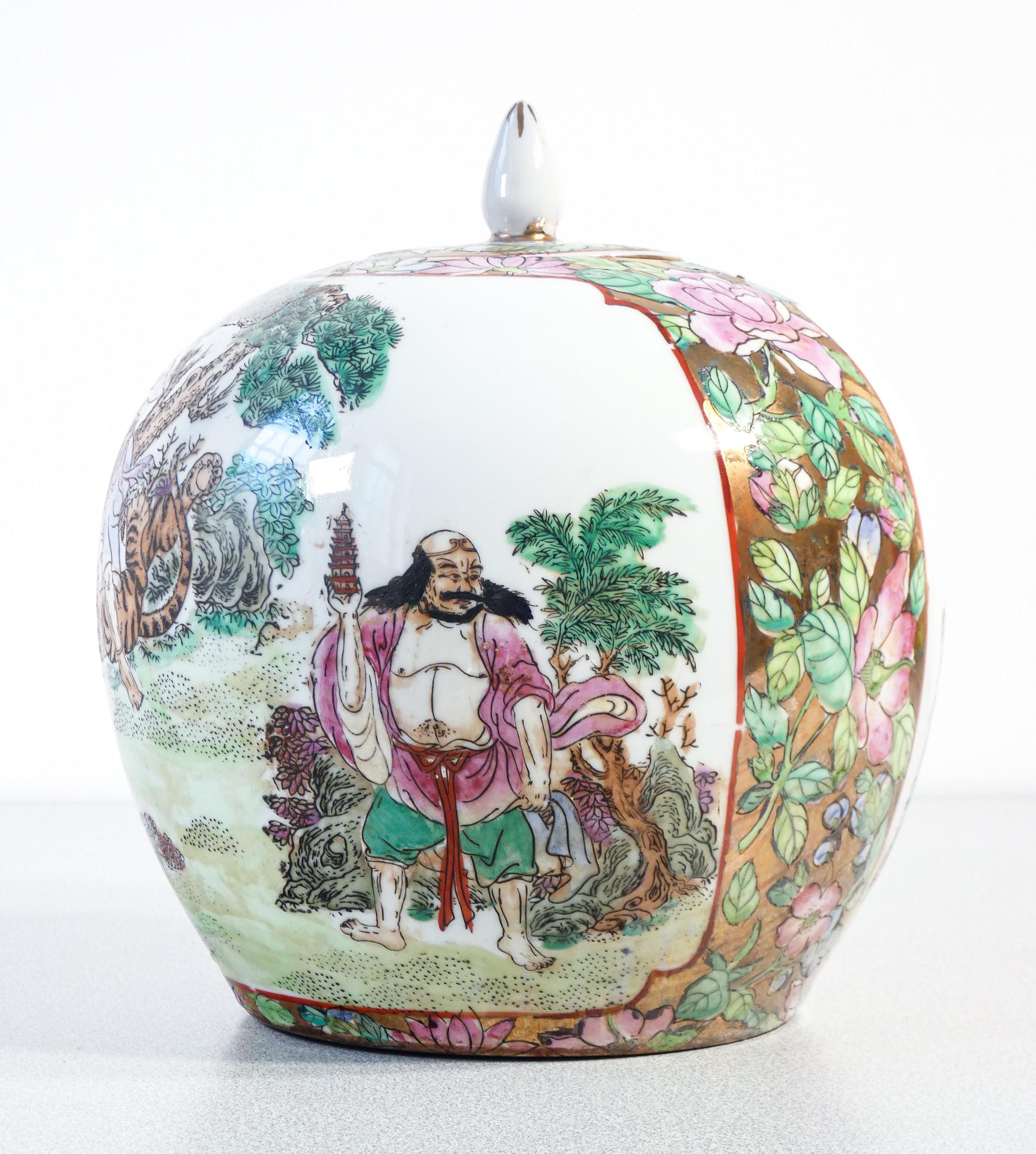 20th Century Vase chinois en céramique peint de figures de la tradition taoïste. 20e siècle. en vente