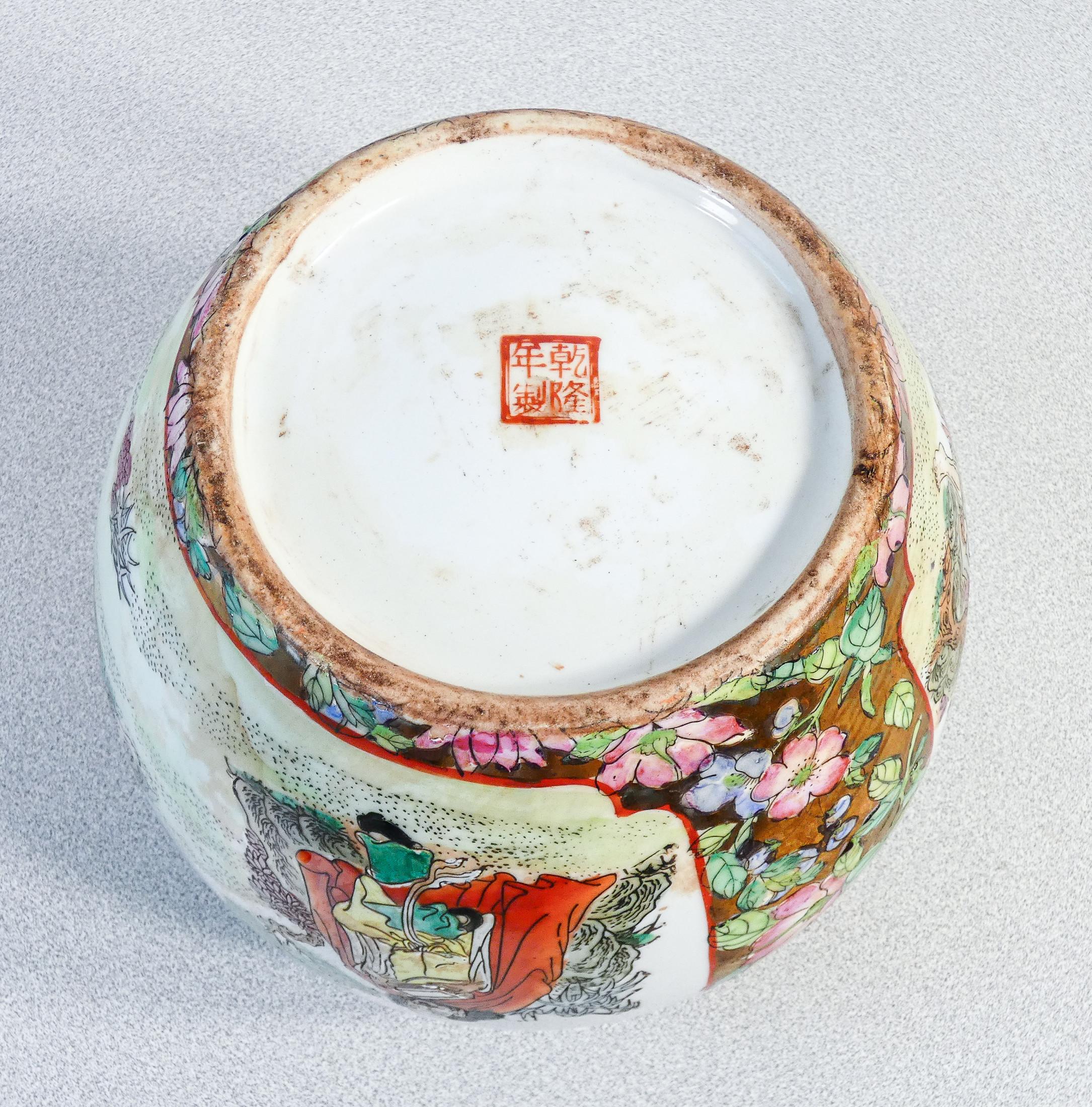 Vase chinois en céramique peint de figures de la tradition taoïste. 20e siècle. en vente 2