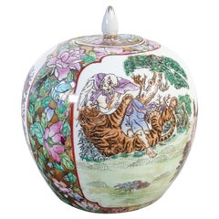 Vase chinois en céramique peint de figures de la tradition taoïste. 20e siècle.