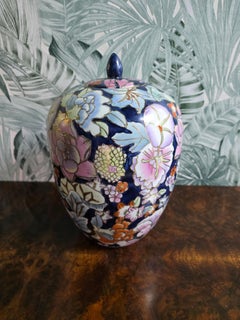 Vase avec couvercle Motif floral décoratif Chine 1960