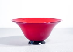 Vaso, coppa in vetro soffiato opalino VENINI, versione rossa. Italia, 2006