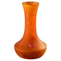 Vaso Daum con scarabeo. Nancy, 1918-1930.