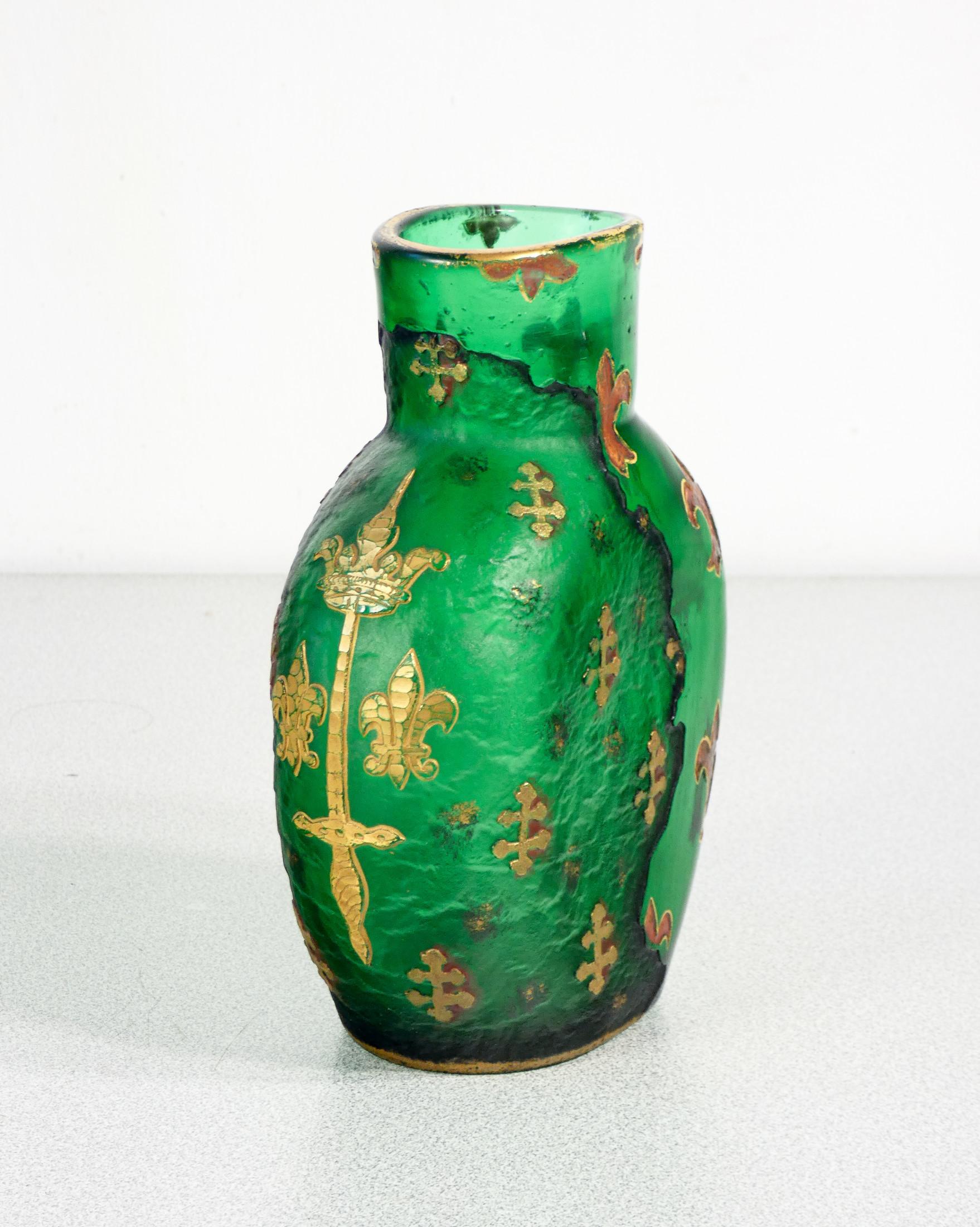 French Vase DAUM Frères en verre soufflé et gravé à l'acide. Nancy, fin du XIXe siècle en vente