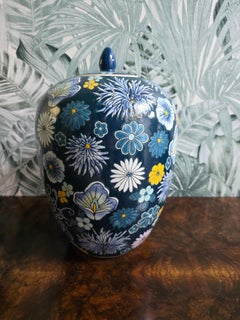 Chinesisch bemaltes Porzellan Floral Dekorative Vase 1960