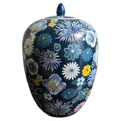 Chinesisch bemaltes Porzellan Floral Dekorative Vase 1960