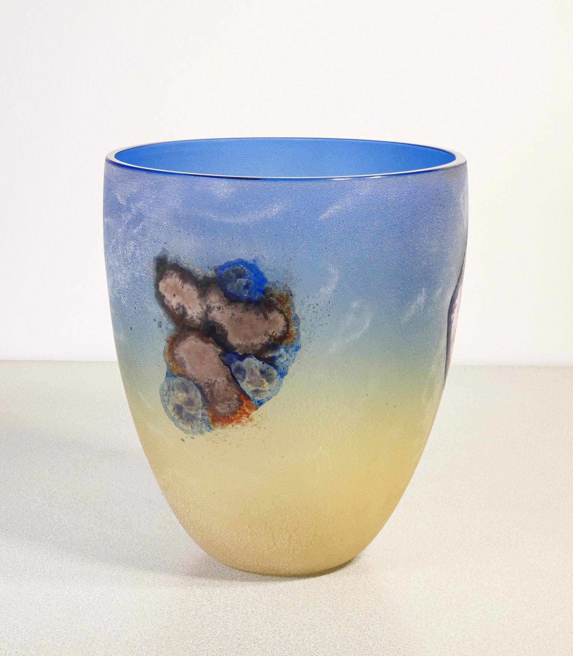 Vase from the Scavo series in blown sonorous glass, design Alfredo BARBINI. Murano In Excellent Condition For Sale In Torino, IT