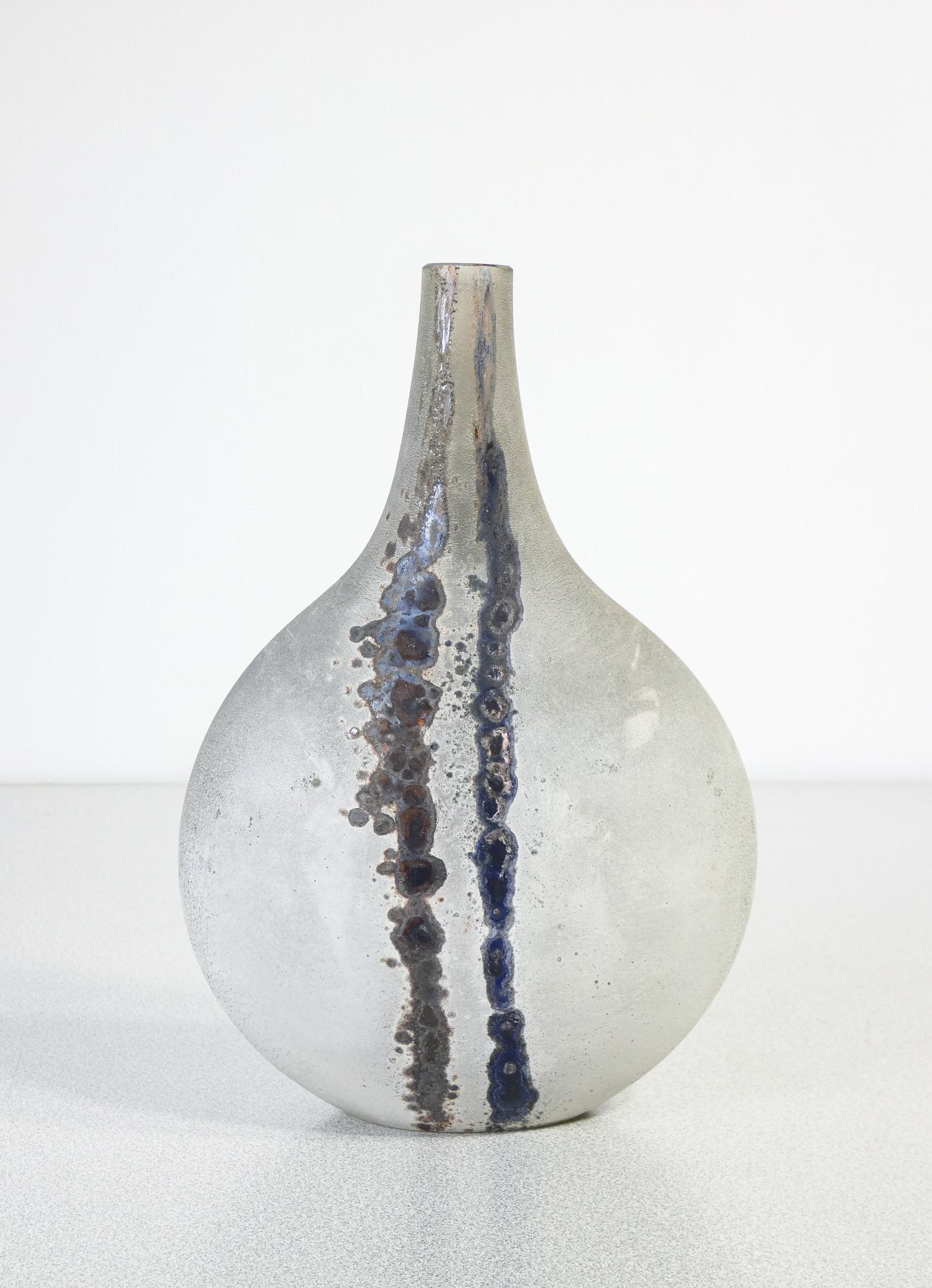 Vase der Serie Scavo aus mundgeblasenem, klangvollem Glas, Design Alfredo BARBINI. Murano (Geblasenes Glas) im Angebot
