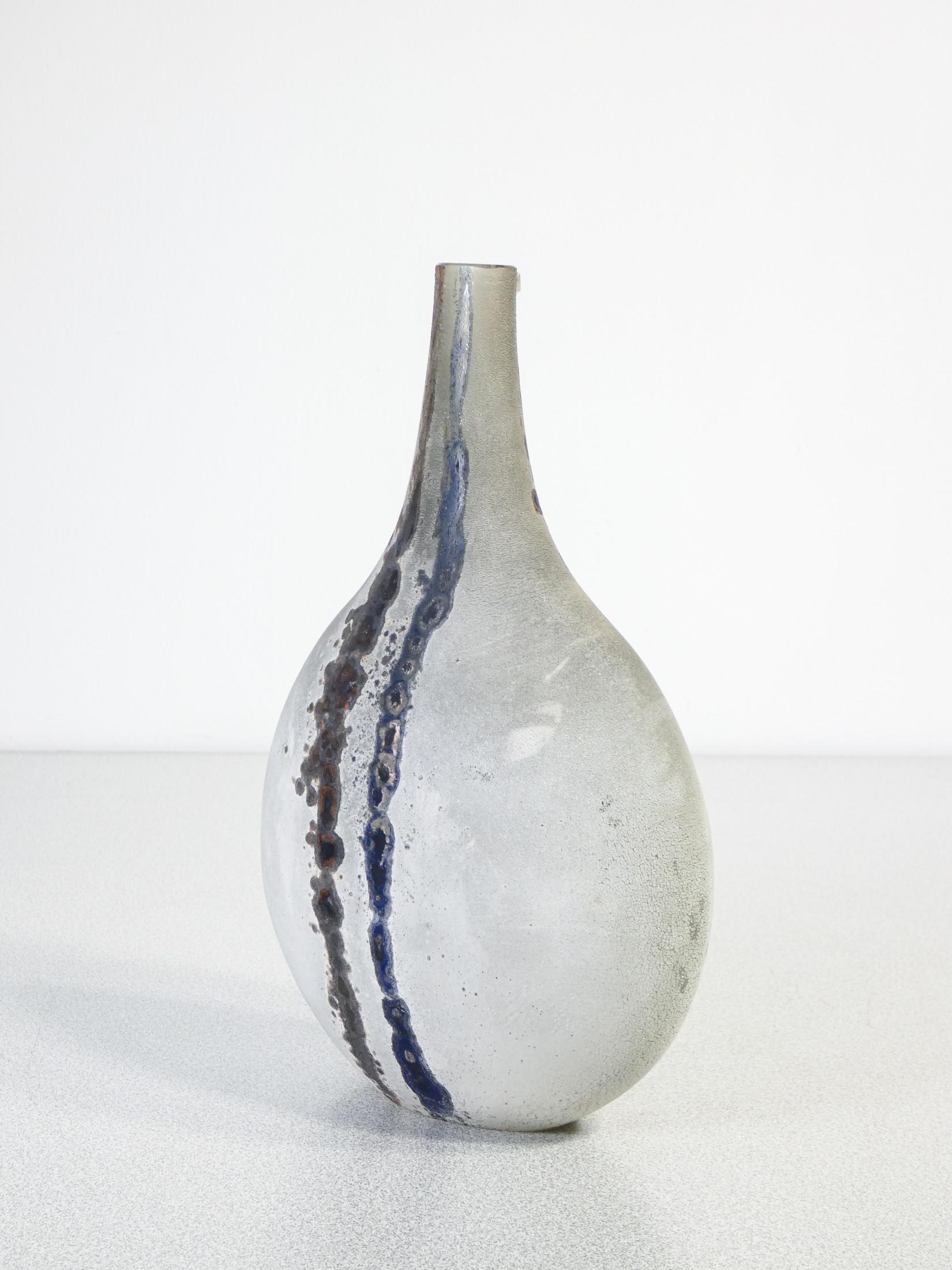 Vase from the Scavo series in blown sonorous glass, design Alfredo BARBINI. Murano For Sale 1