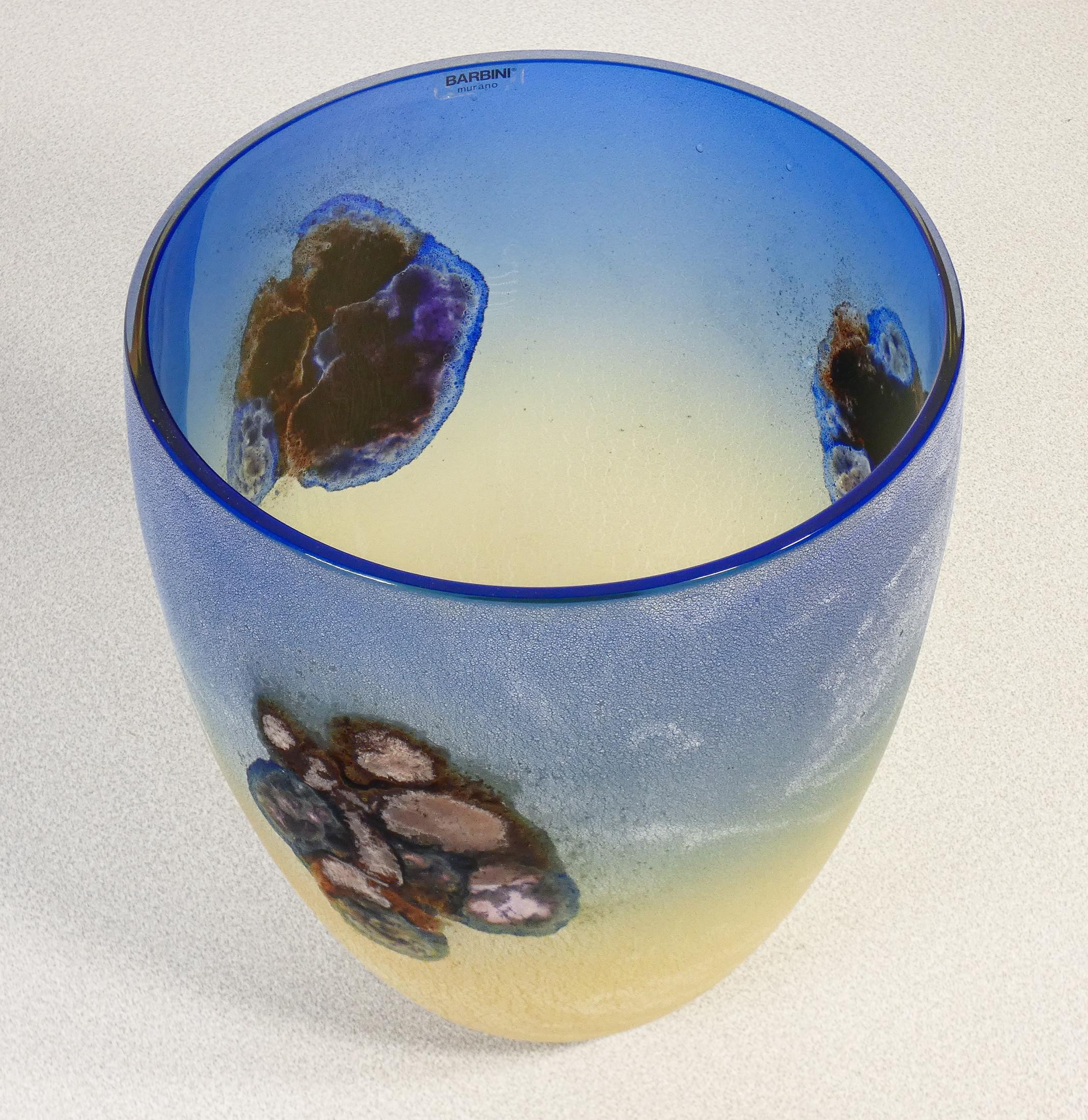 Vase from the Scavo series in blown sonorous glass, design Alfredo BARBINI. Murano For Sale 2