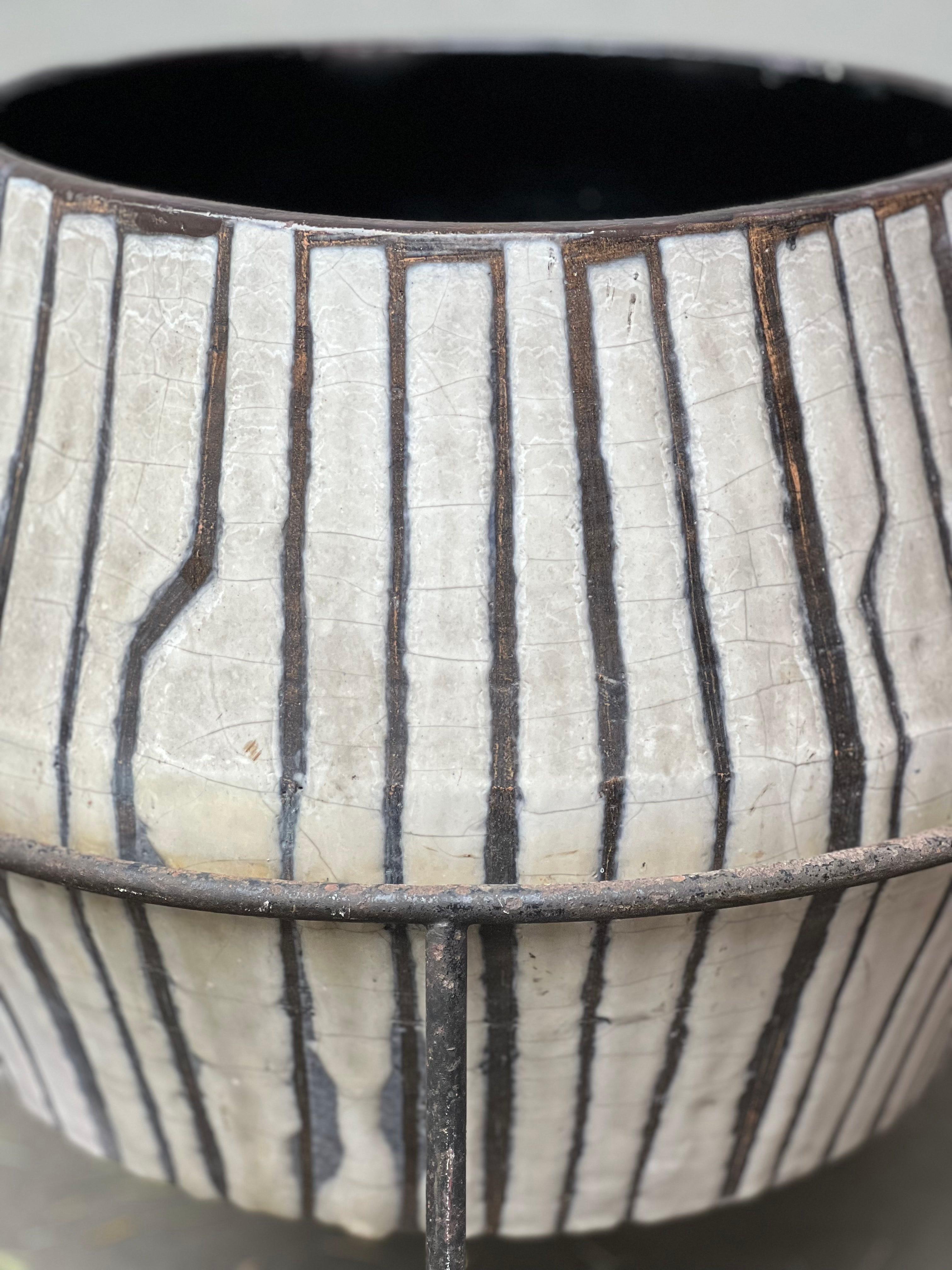 Vaso Design in Ceramica, Victor Cerrato, Area Torinese, Design Vase In Excellent Condition In Milano, MI