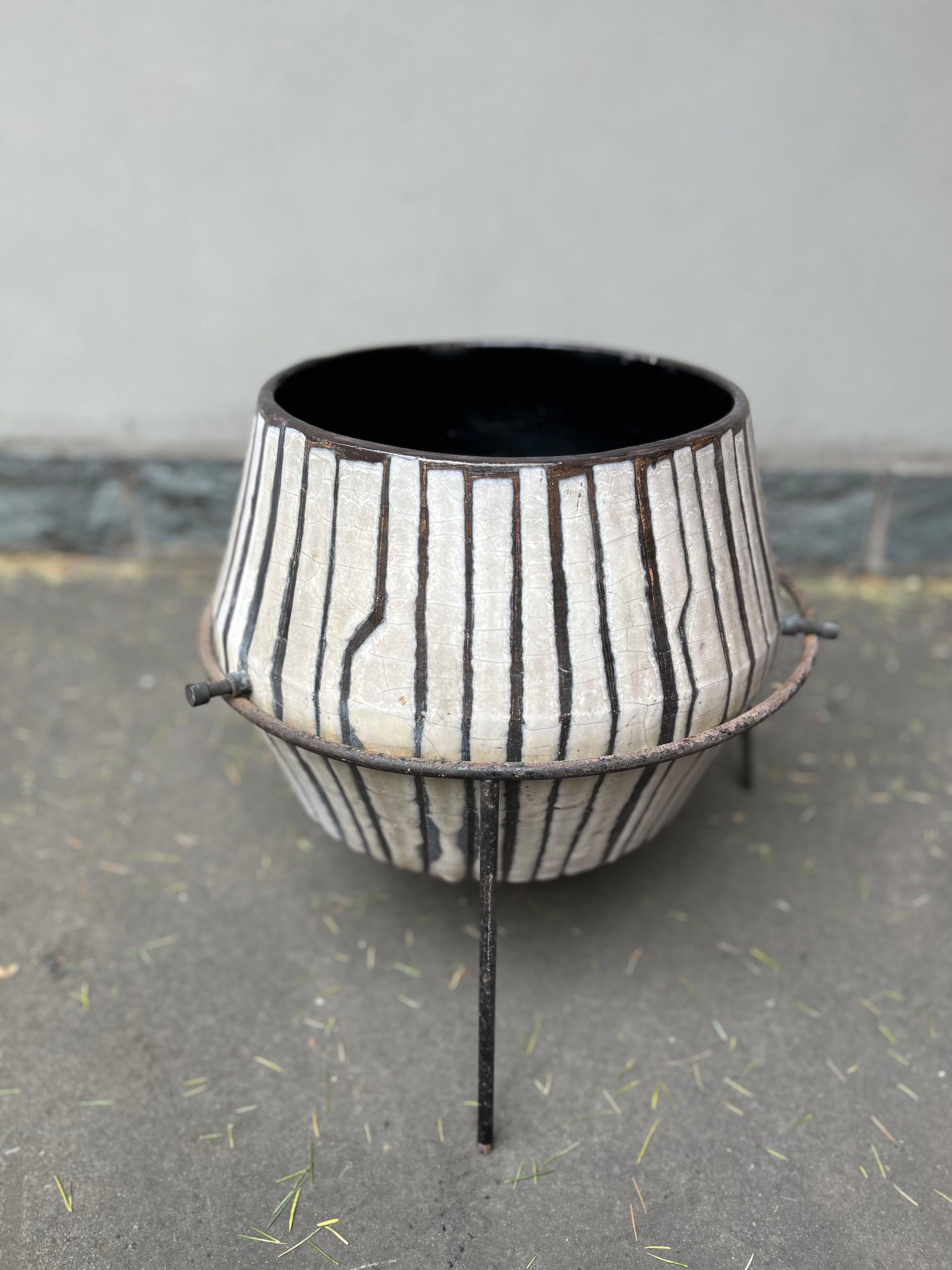 Mid-20th Century Vaso Design in Ceramica, Victor Cerrato, Area Torinese, Design Vase