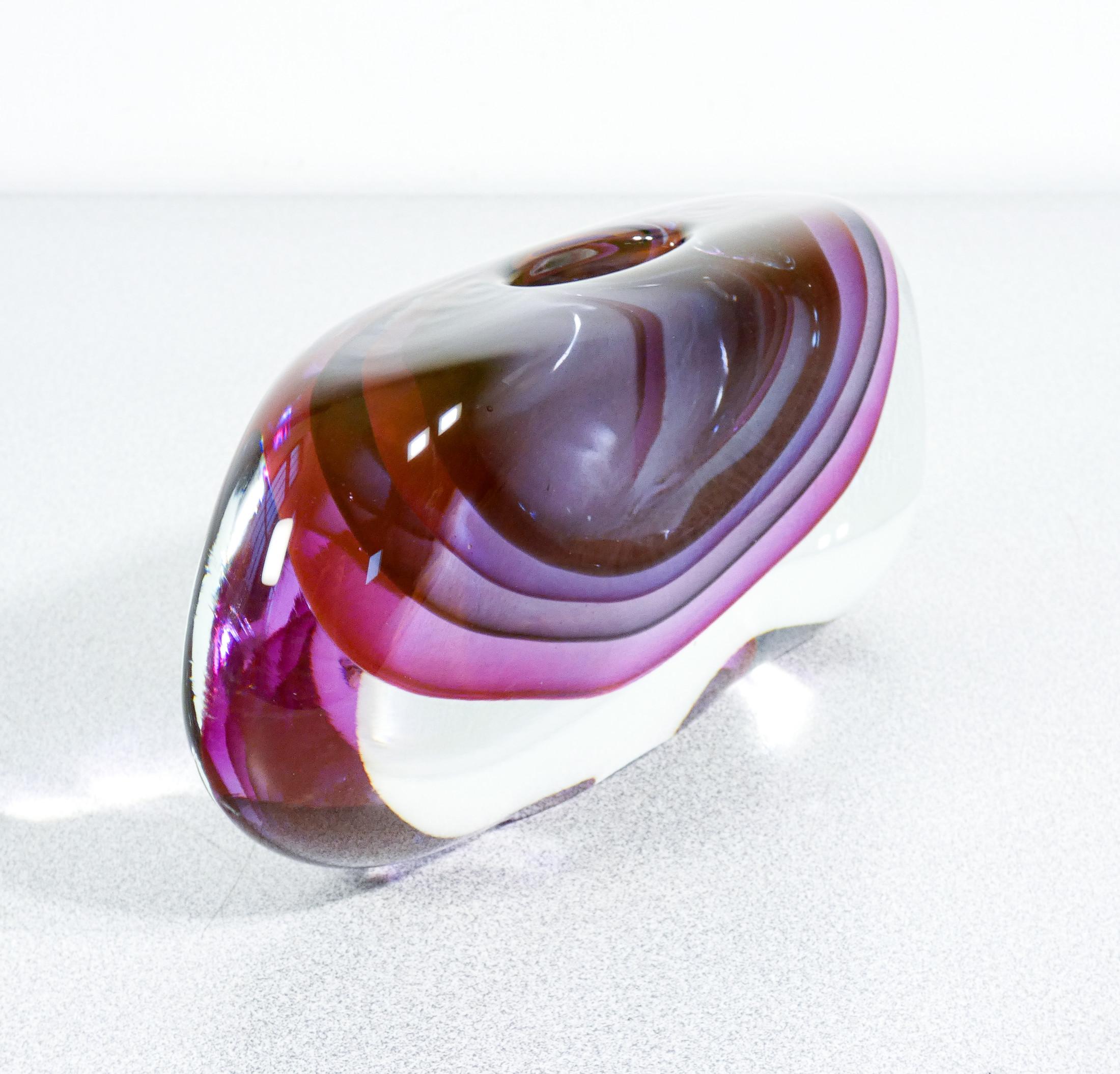 Vase nach dem Entwurf von Luigi ONESTO aus mundgeblasenem, polychromem Muranoglas. Italien, 70er Jahre 1