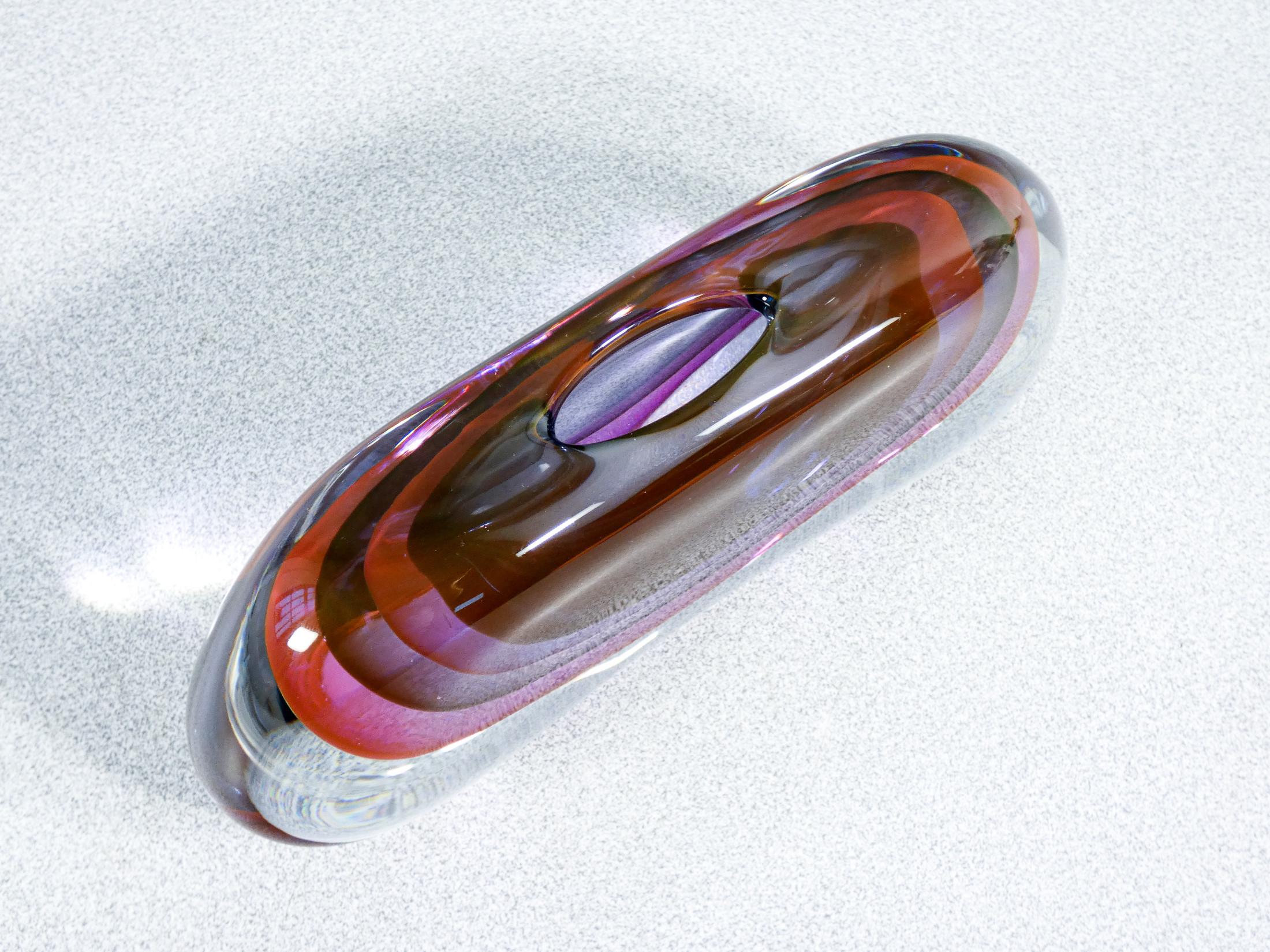 Vase nach dem Entwurf von Luigi ONESTO aus mundgeblasenem, polychromem Muranoglas. Italien, 70er Jahre 2