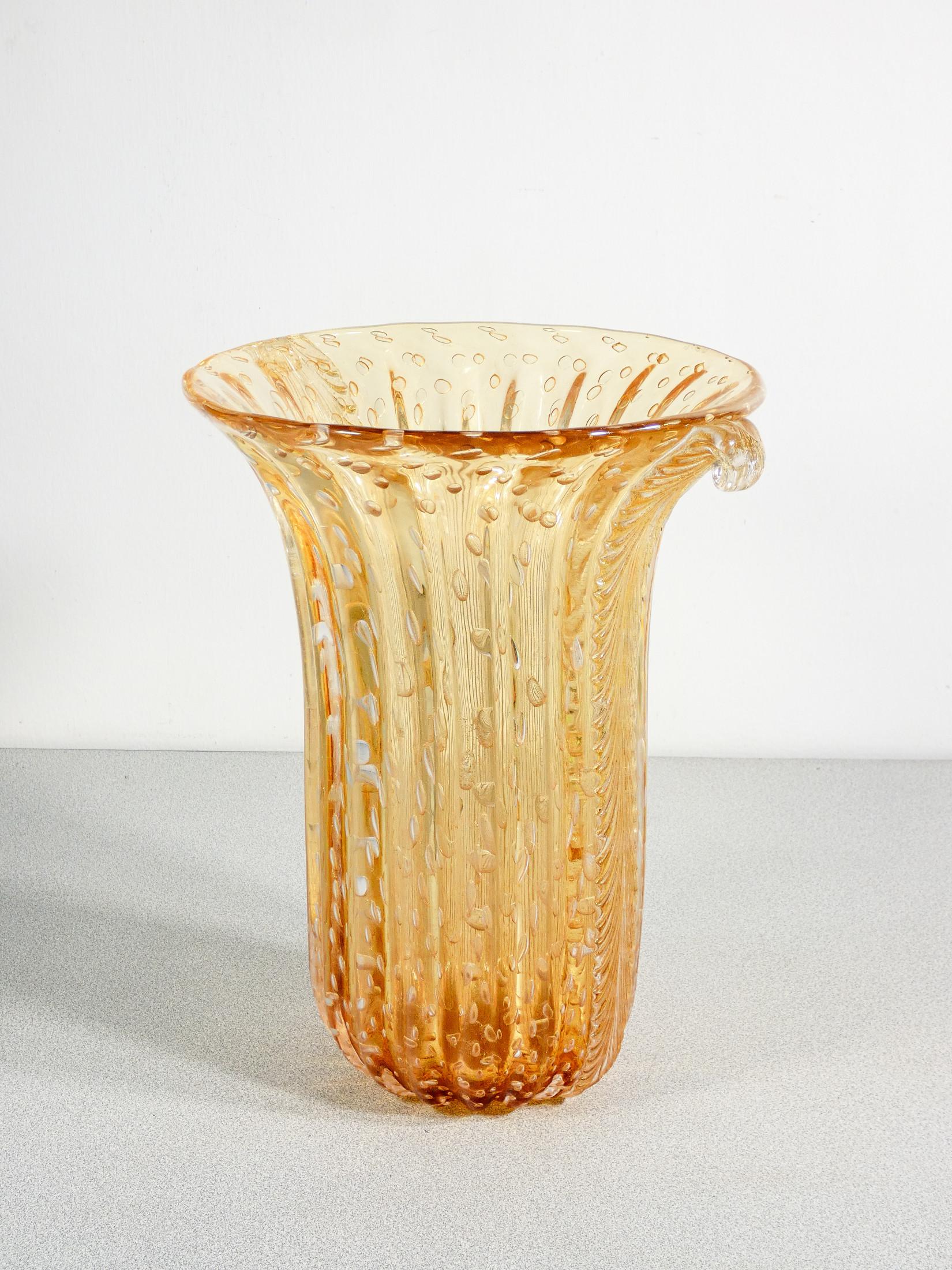 Late 20th Century Vaso design TOSO Murano, vetro soffiato oro bullicante, cordonato in vendita