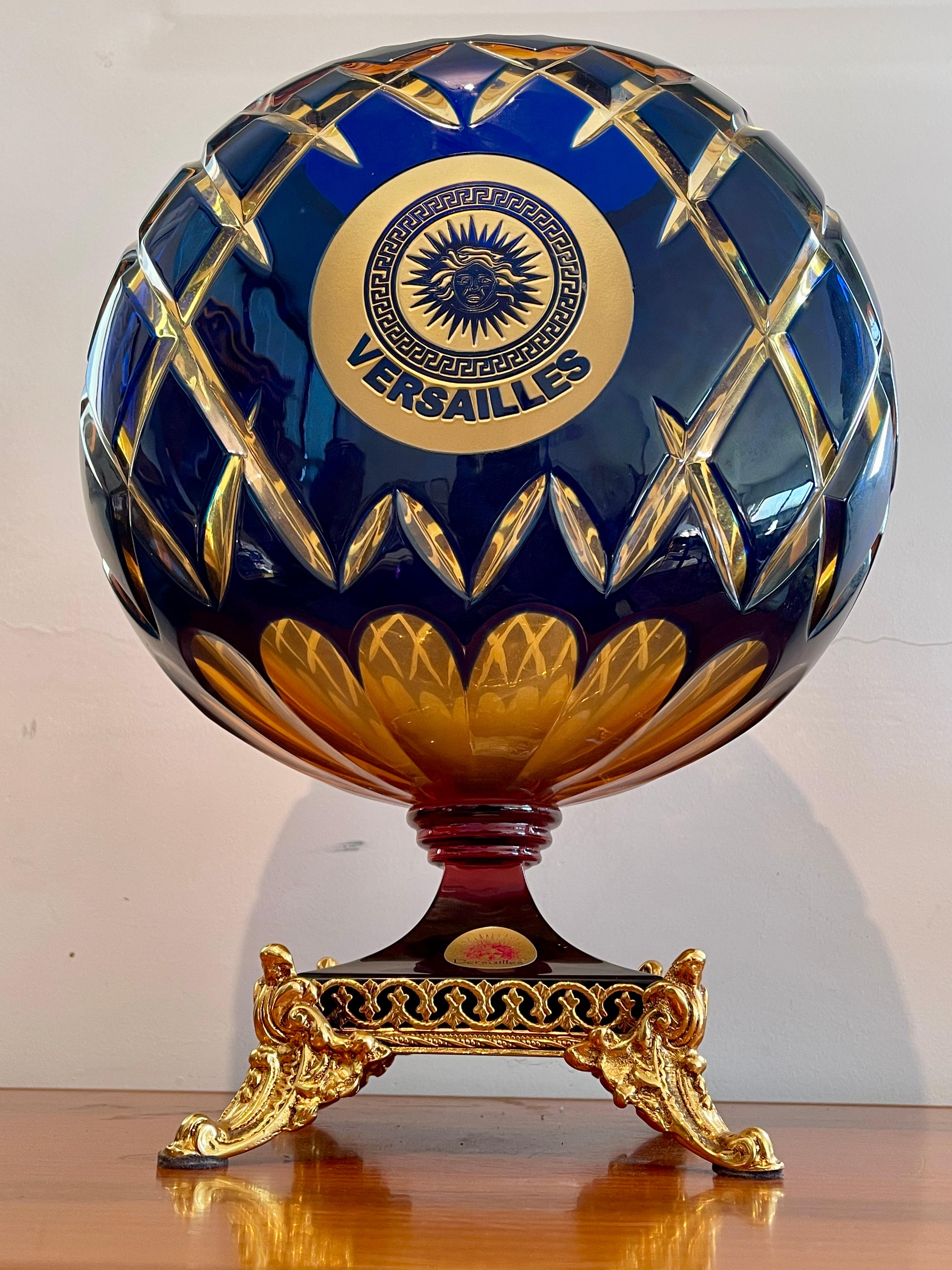 Versailles 20. Jahrhundert handgeschliffenes zweifarbiges Kristall und Bronze Luxusvase (Italian) im Angebot