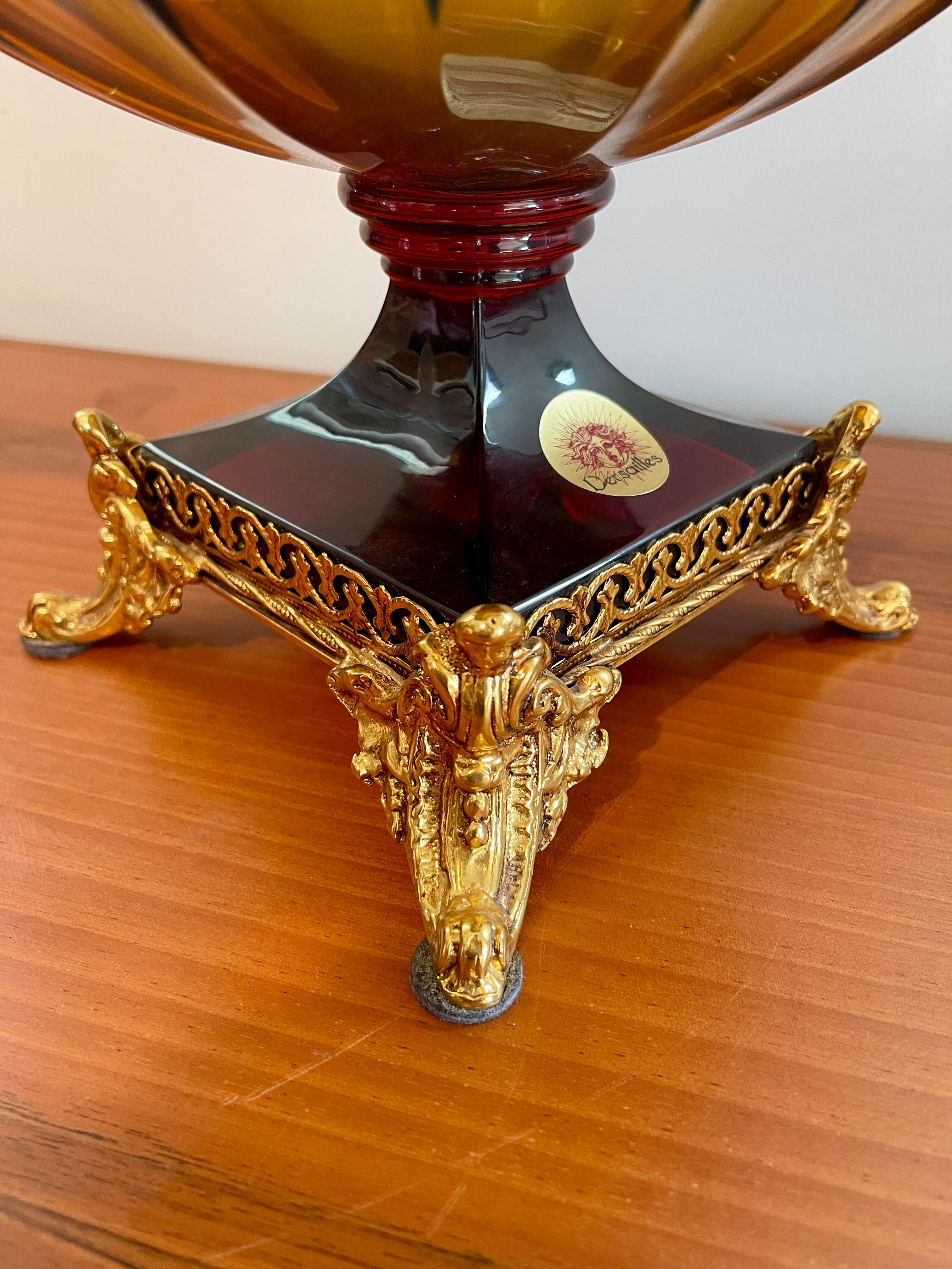 Versailles 20. Jahrhundert handgeschliffenes zweifarbiges Kristall und Bronze Luxusvase im Angebot 3