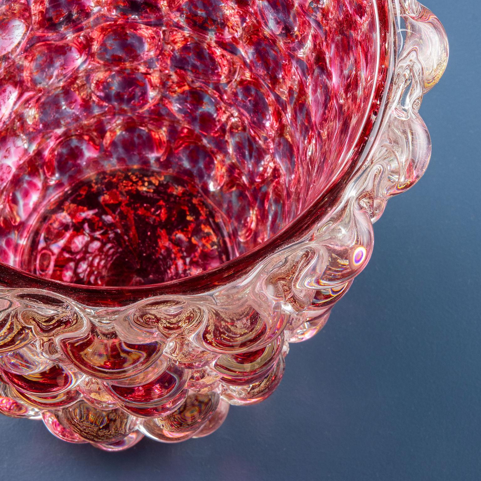 Italian Ercole Barovier 'Lenti' series vase in pink Murano glass 1970s For Sale